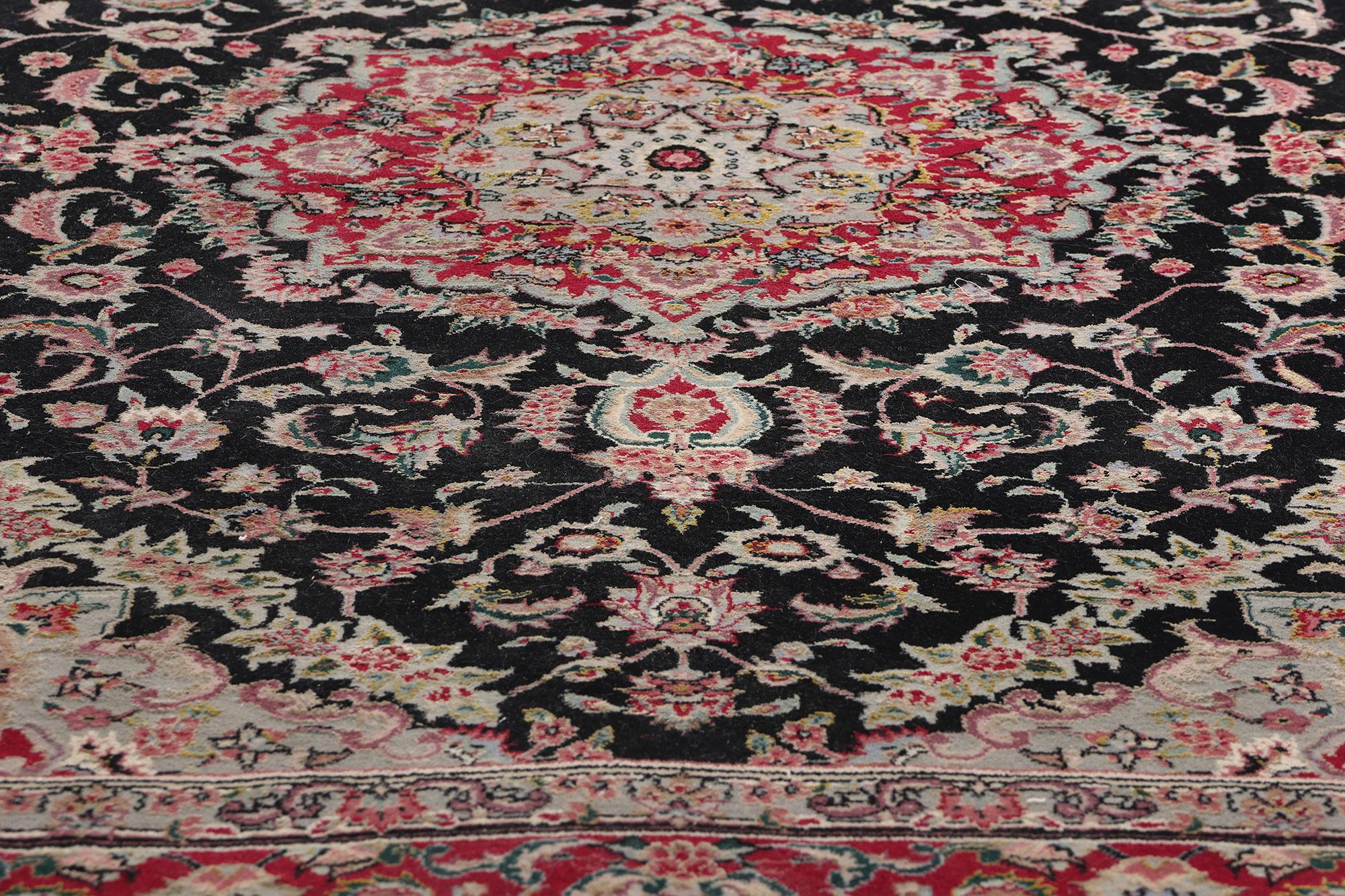 Wolle & Seide Vintage Chinese Tabriz Teppich mit traditionellen Stil im Angebot 1