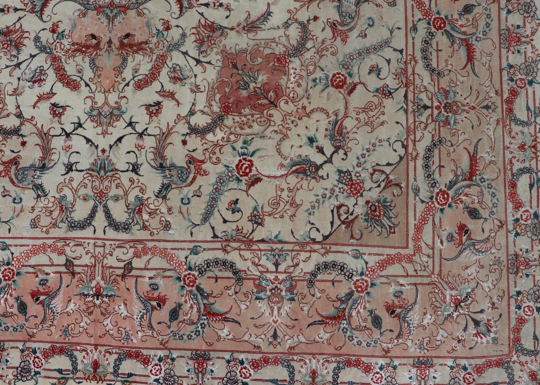 Tappeto a medaglione in lana e seta Vintage Fine Tabriz Design con fiori intricati in vendita 3