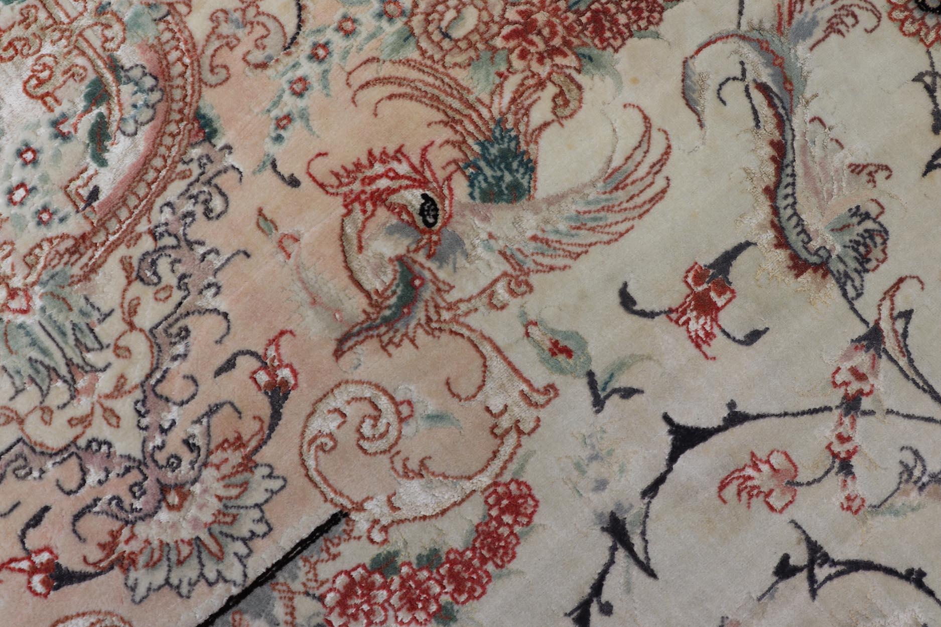 Tappeto a medaglione in lana e seta Vintage Fine Tabriz Design con fiori intricati in vendita 5