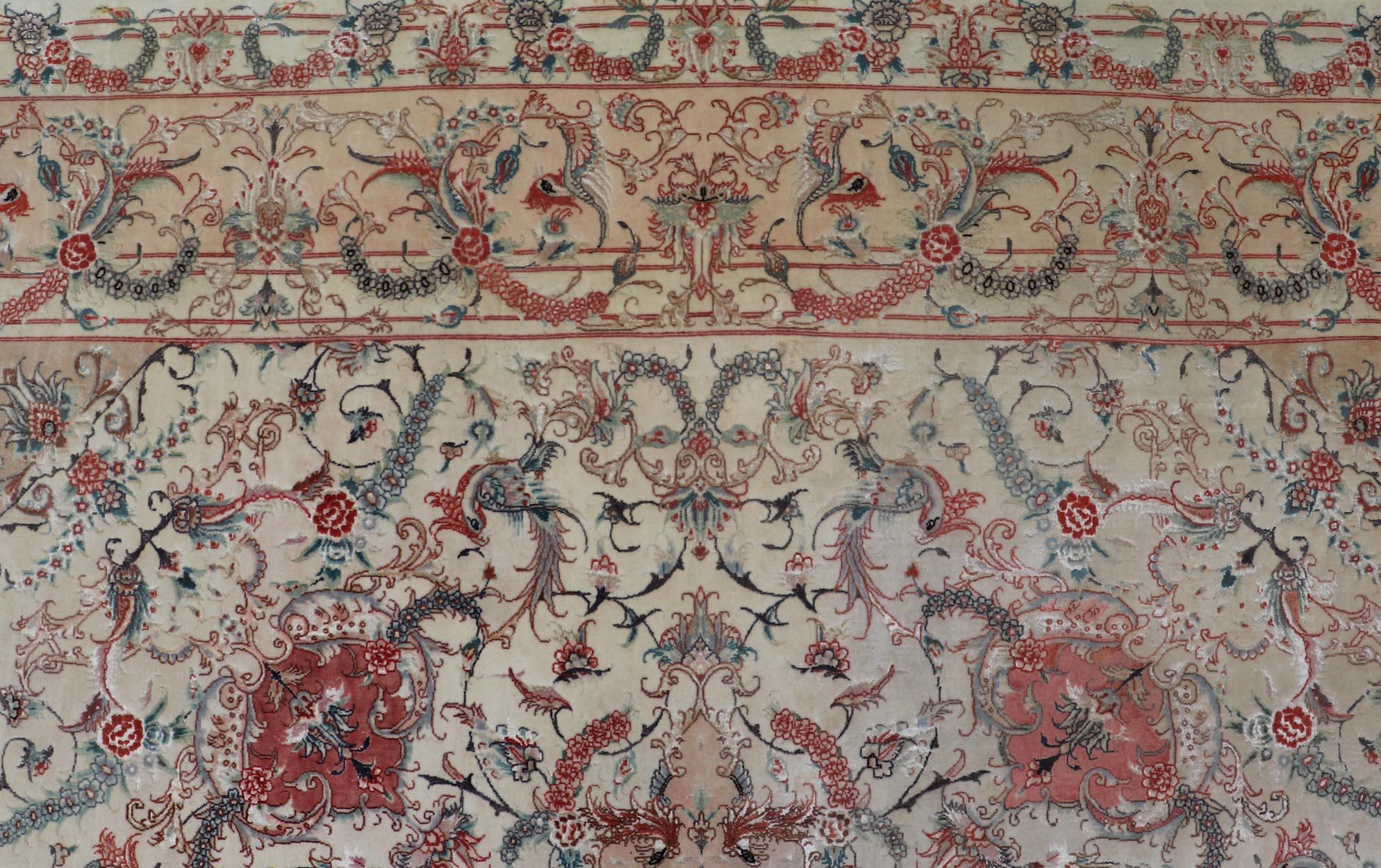 XX secolo Tappeto a medaglione in lana e seta Vintage Fine Tabriz Design con fiori intricati in vendita