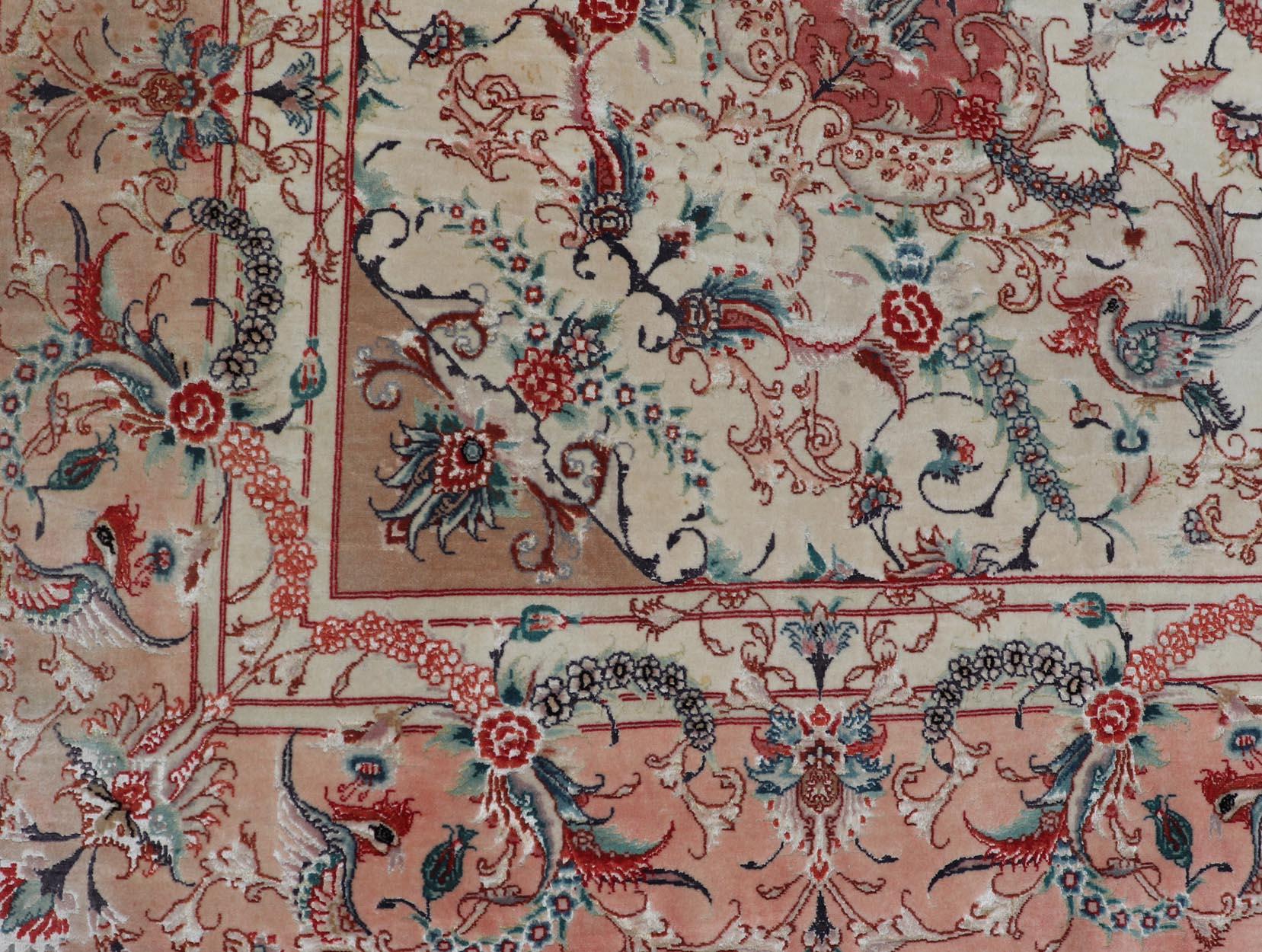 Tappeto a medaglione in lana e seta Vintage Fine Tabriz Design con fiori intricati in vendita 1