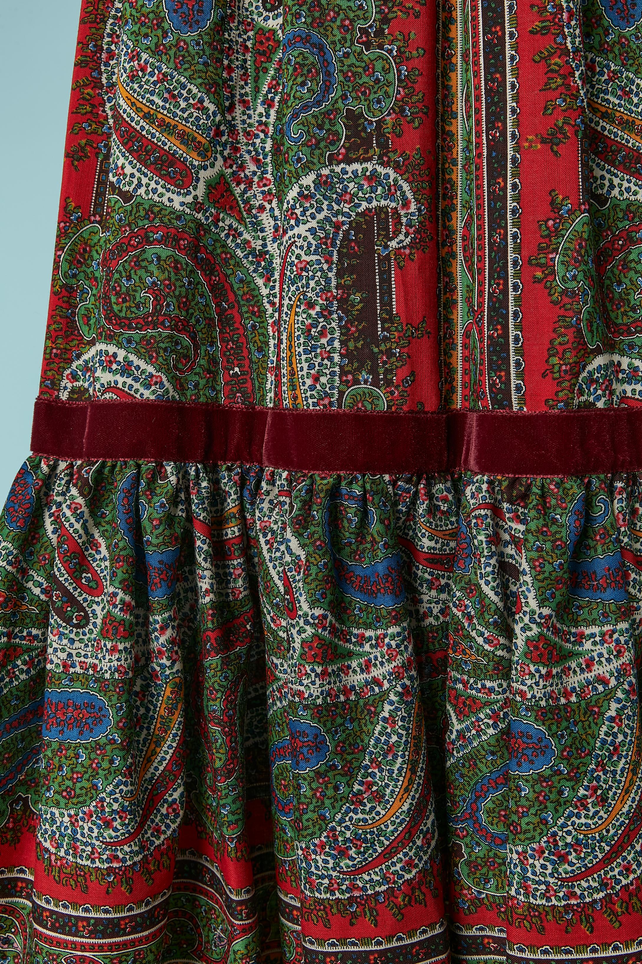 Long wool skirt with Paisley print, ruffle and velvet ribbon. Elastic waist band. Pocket on both side with rayon lining. 
SIZE 38 / S 