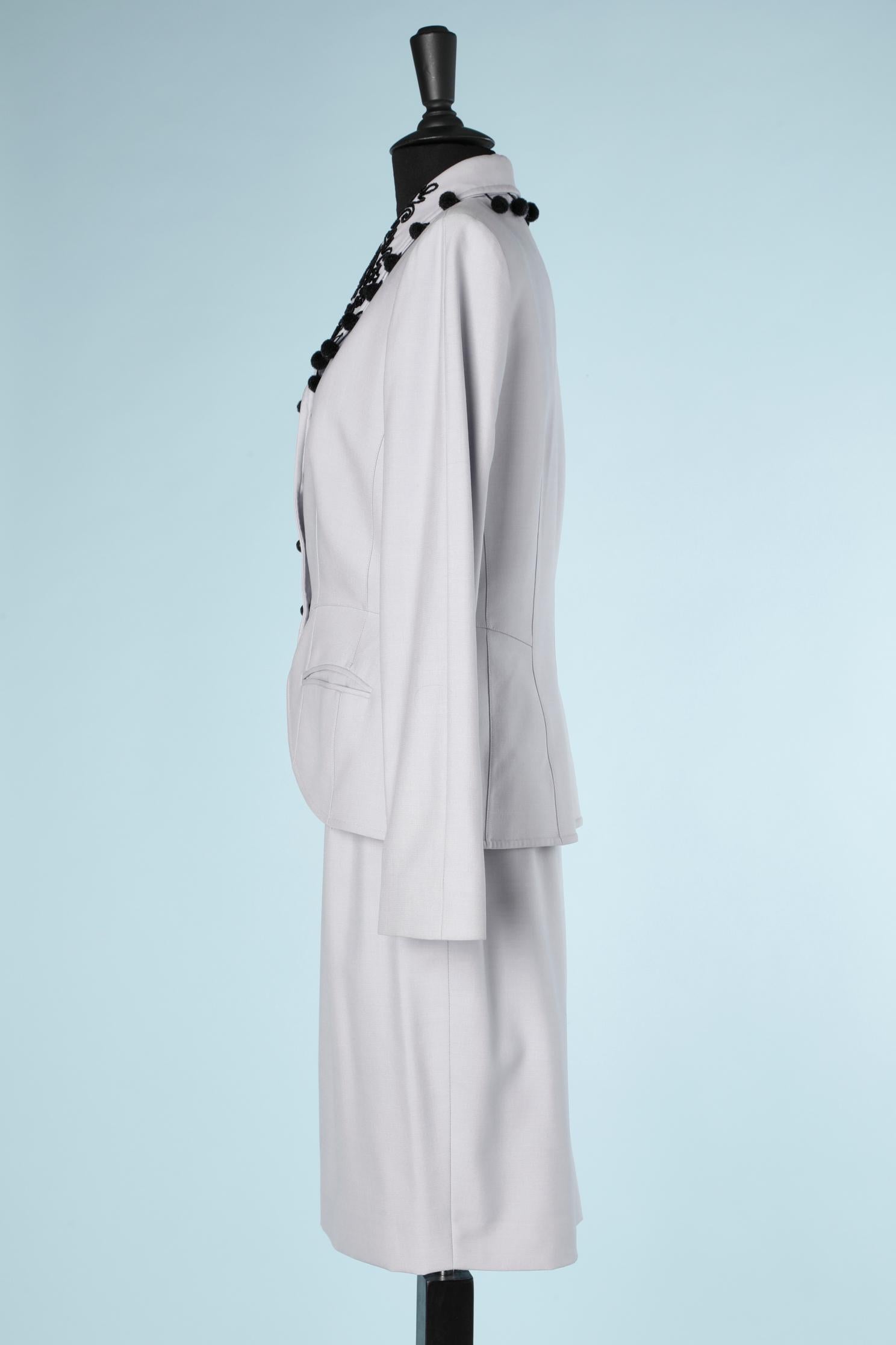 Himmelblauer Rock-Anzug aus Wolle mit schwarzem Passepartout am Kragen Mugler 1980 Damen im Angebot
