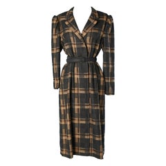 Manteau en laine écossaise  Avec ceinture en cuir GALANOS pour Neiman Marcus