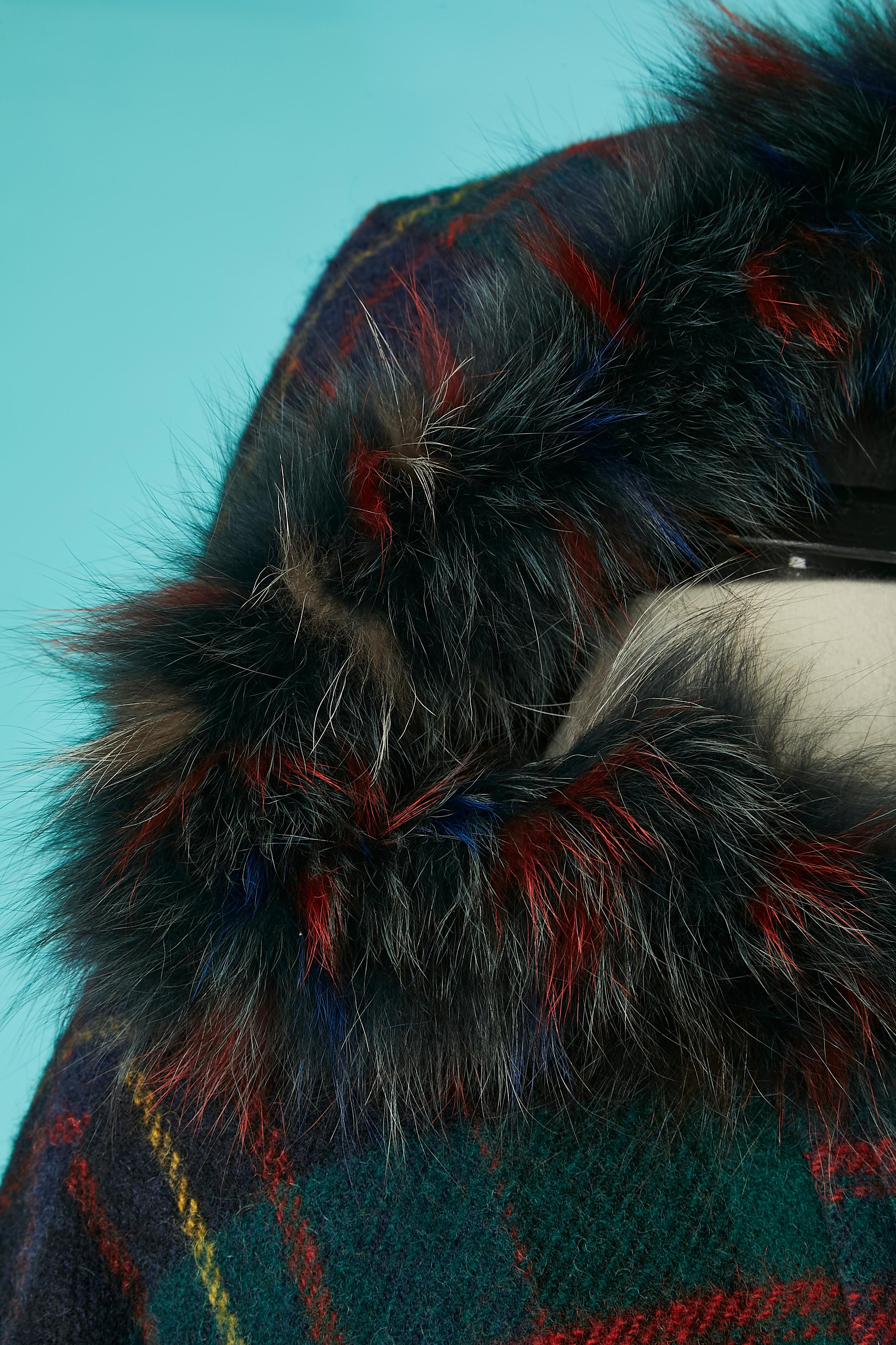 Wool tartan duffle-coat with multicolor furs collar Yves Saint Laurent Fourrure  In Excellent Condition For Sale In Saint-Ouen-Sur-Seine, FR