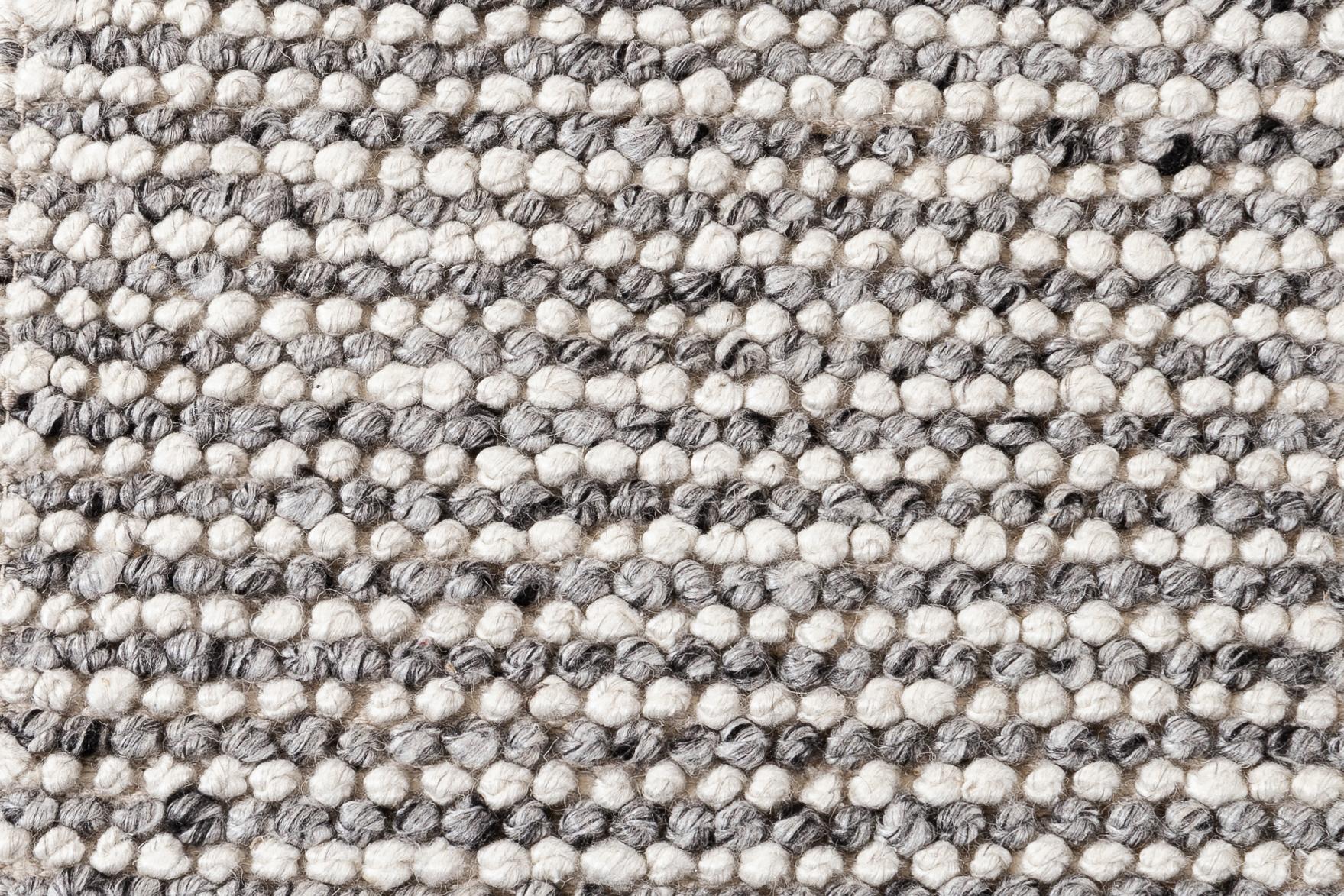 Wool Textured Custom Rug In New Condition For Sale In Norwalk, CT
