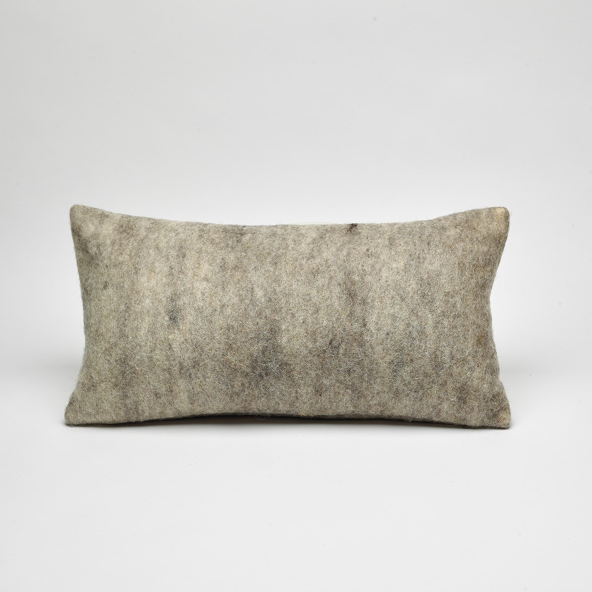 Wolle Wensleydale Throw Pillow:: Grau:: Heritage Sheep Kollektion (21. Jahrhundert und zeitgenössisch) im Angebot