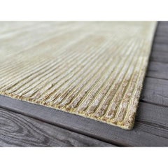 Tapis Népal en laine et viscose rayé aux teintes dorées du 21e siècle, 170 x 240 cm
