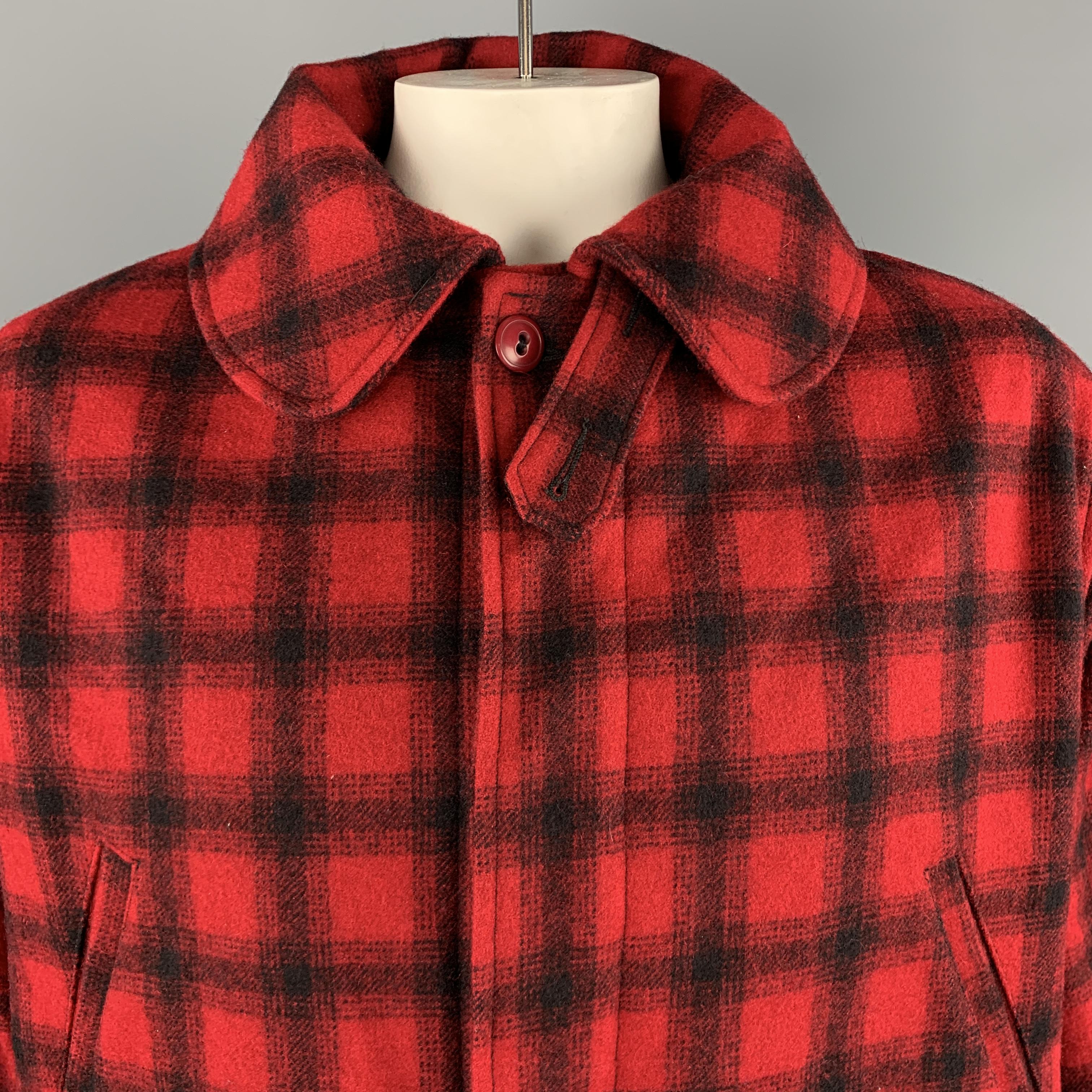 WOOLRICH hunter style jacket come sin red and black plaid wool flannel with a round collar, slanted pockets, side pocket, quilted liner, and snap pockets. 

Excellent Pre-Owned Condition.
Marked: L

Measurements:

Shoulder: 21 in.
Chest: 54