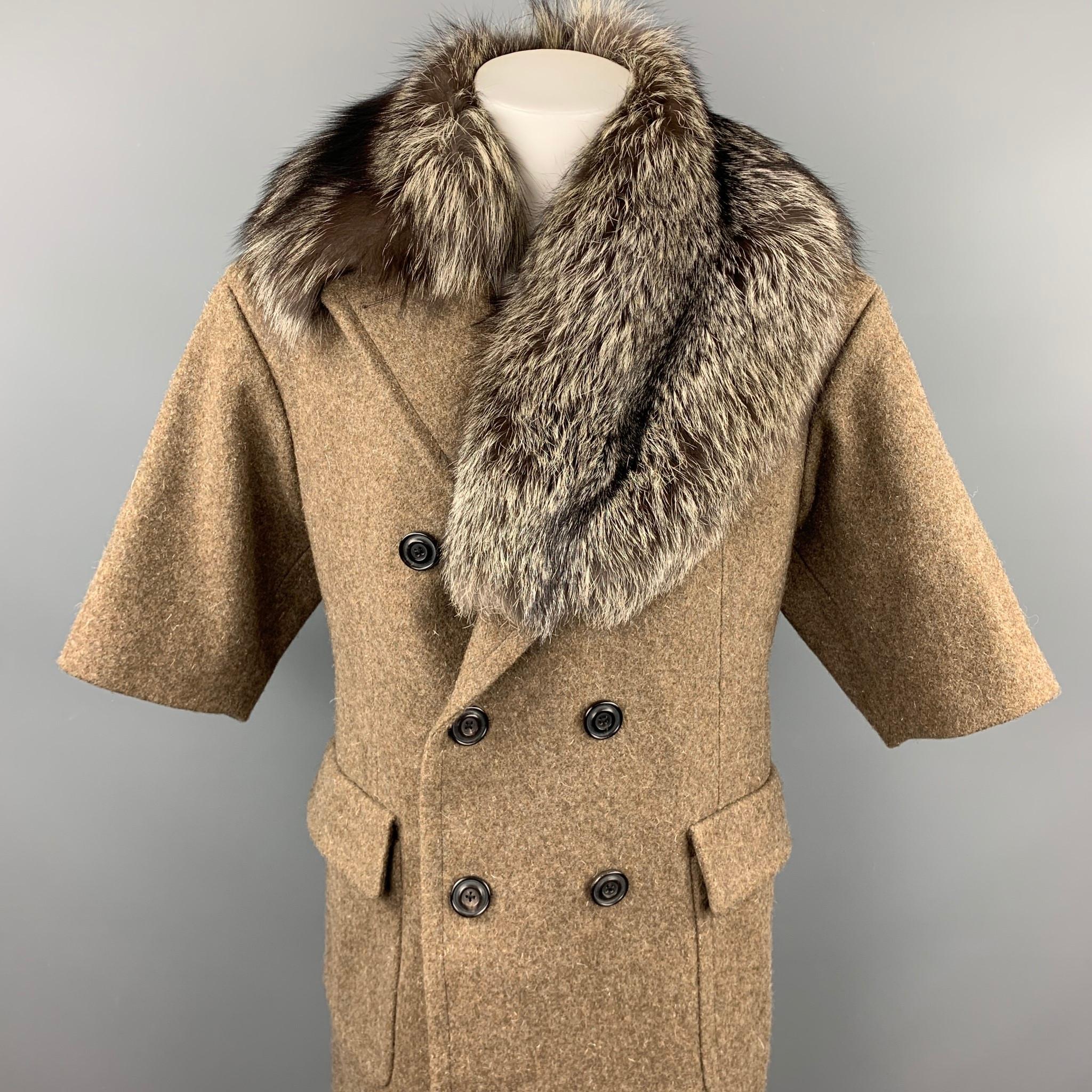 WOOSTER + LARDINI coat comes in a taupe textured wool with a silver fox fur collar featuring a notch lapel, short sleeves, flap pockets, back buttoned vent, and a double breasted closure. Made in Italy.

Excellent Pre-Owned Condition.
Marked: IT