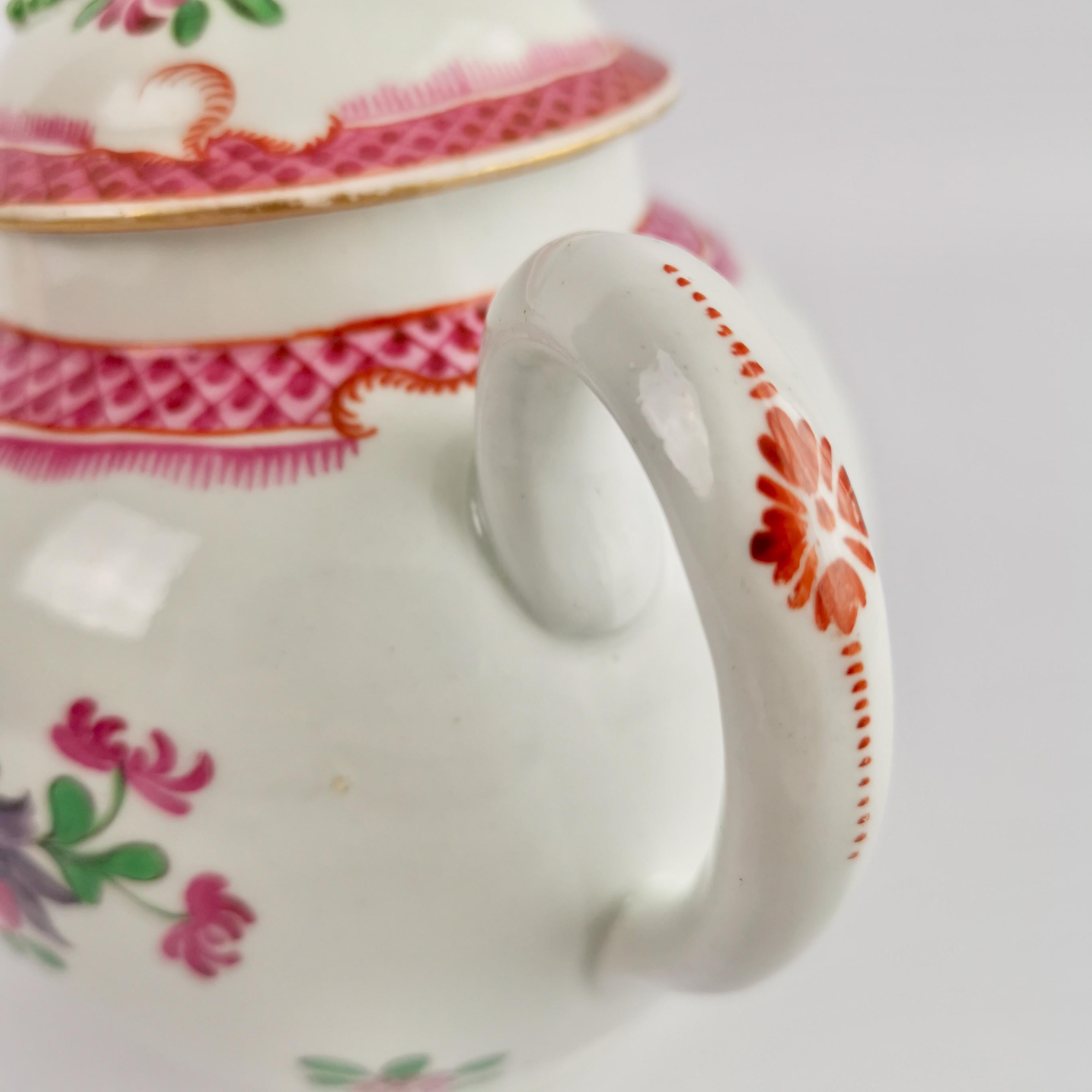 Caughley Porcelain Teapot, Pink Floral Compagnie des Indes, ca 1785 For Sale 4