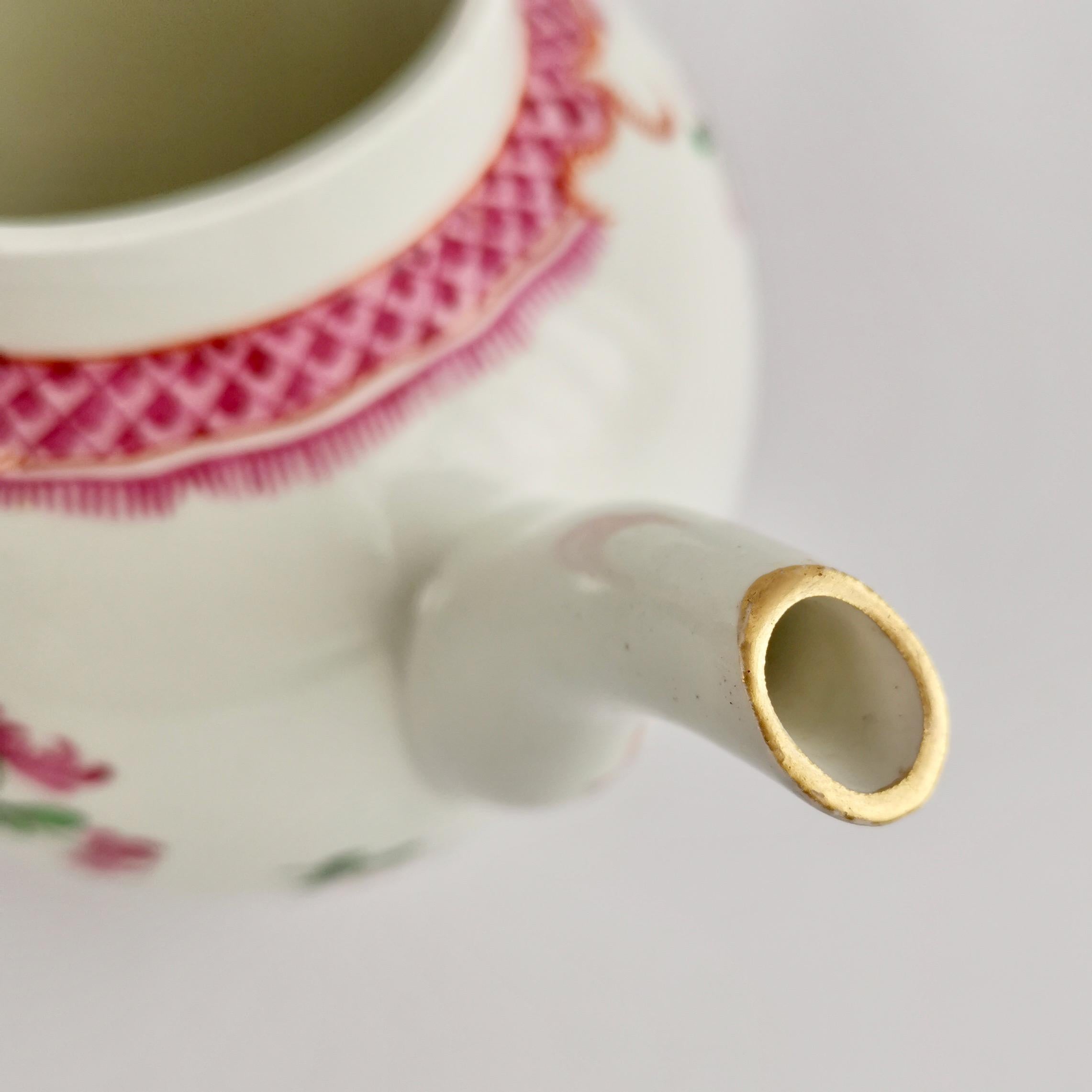 Caughley Porcelain Teapot, Pink Floral Compagnie des Indes, ca 1785 For Sale 6