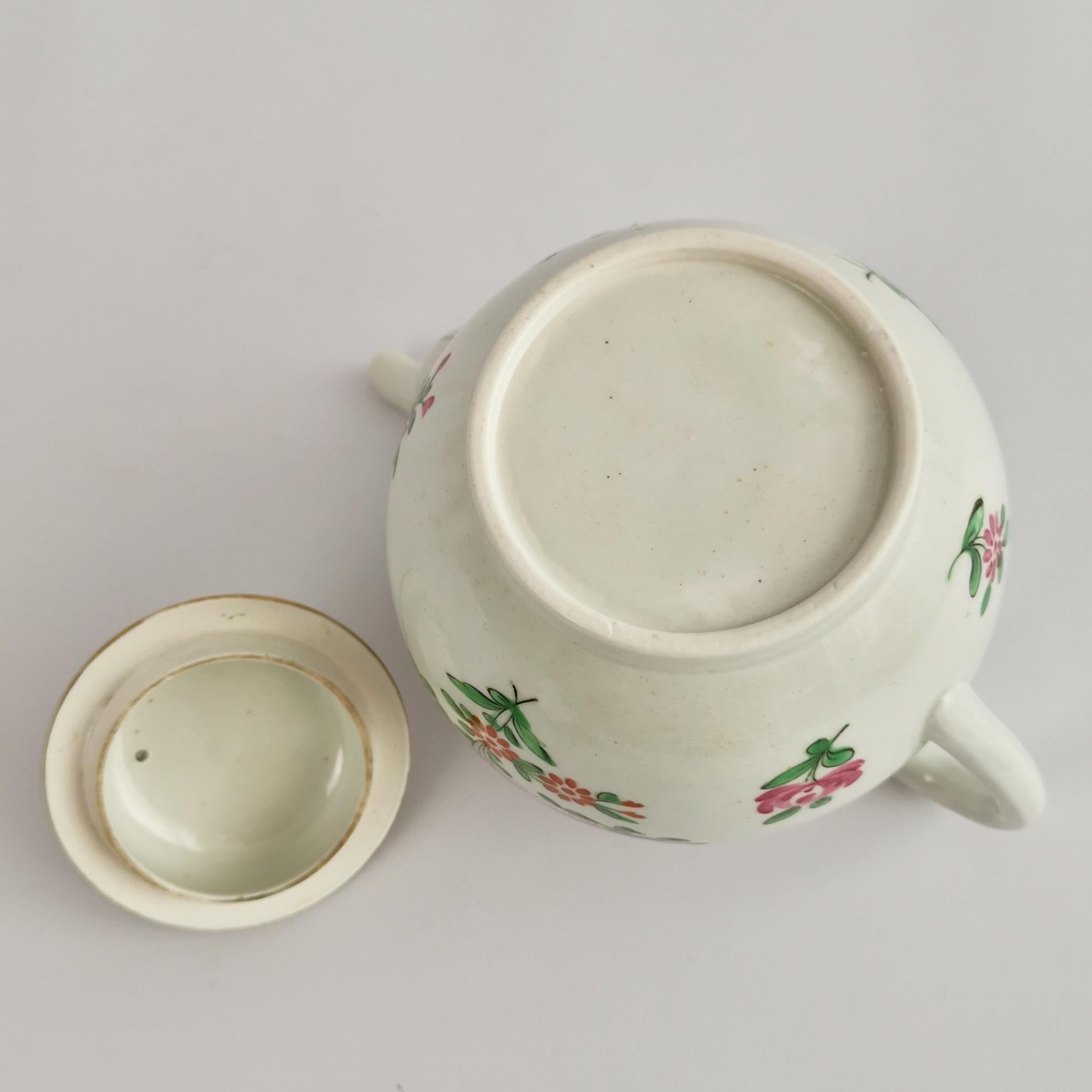 Caughley Porcelain Teapot, Pink Floral Compagnie des Indes, ca 1785 For Sale 7