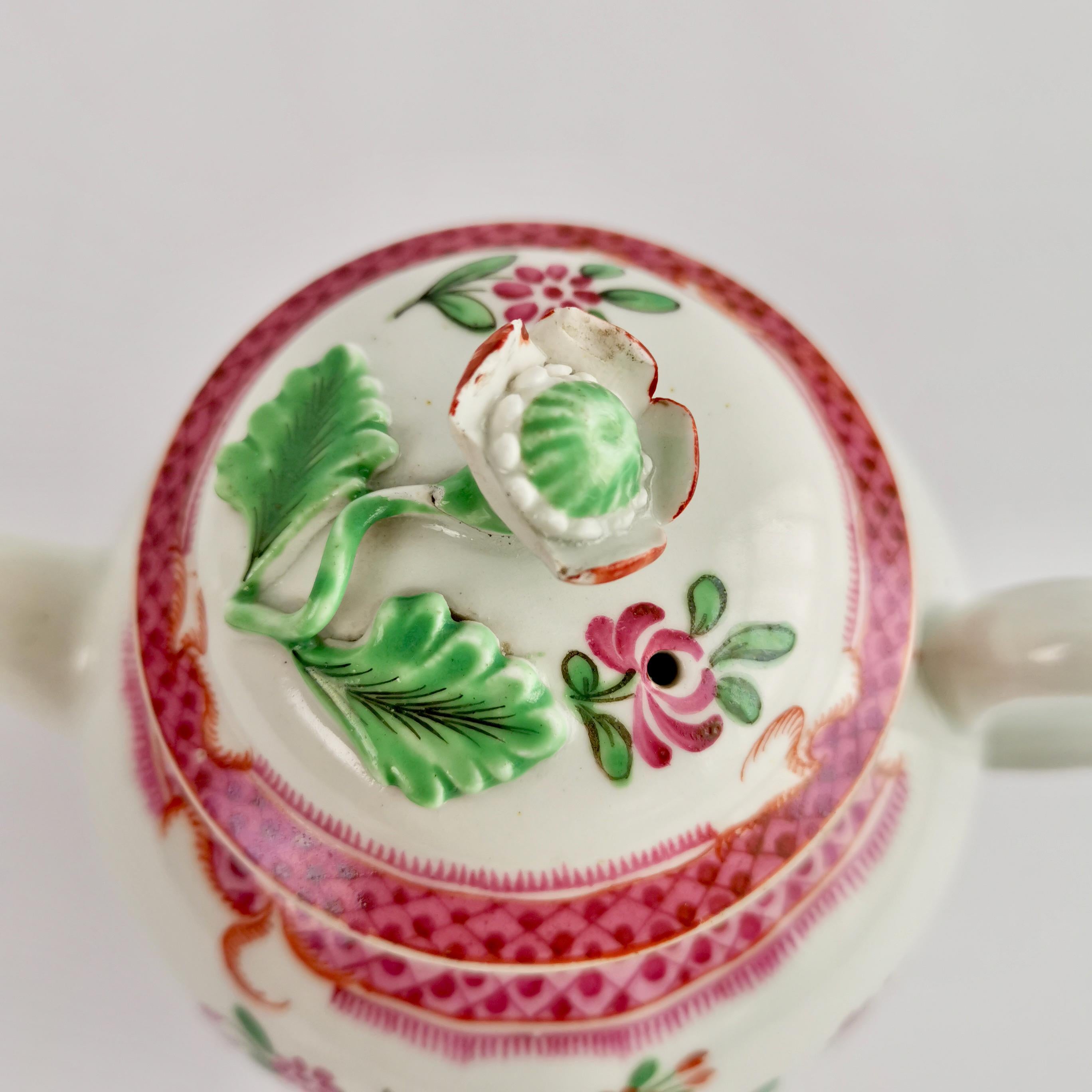 Caughley Porcelain Teapot, Pink Floral Compagnie des Indes, ca 1785 For Sale 2