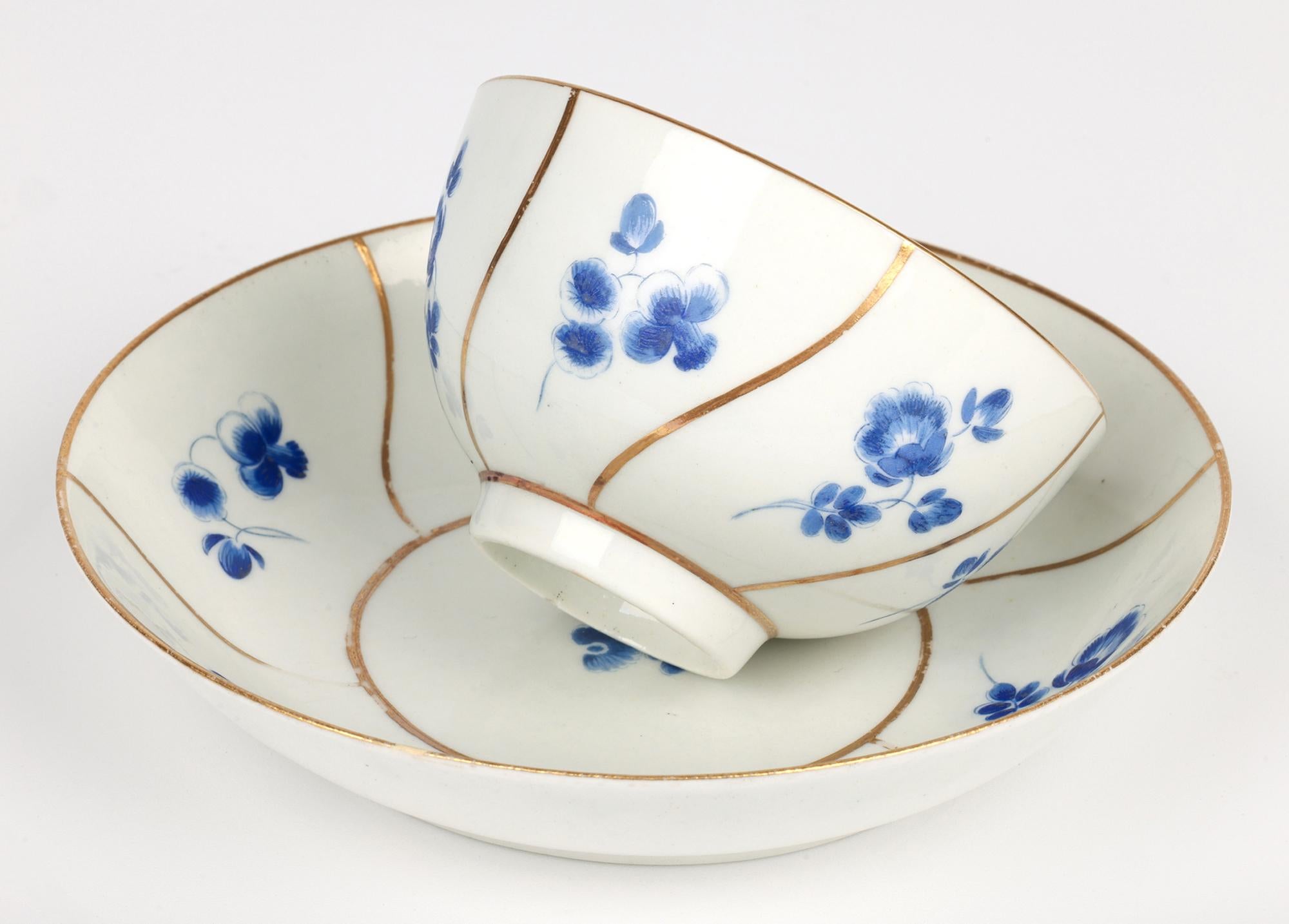 Worcester Antique Dry Blue Floral Pattern Teabowl and Saucer For Sale 2