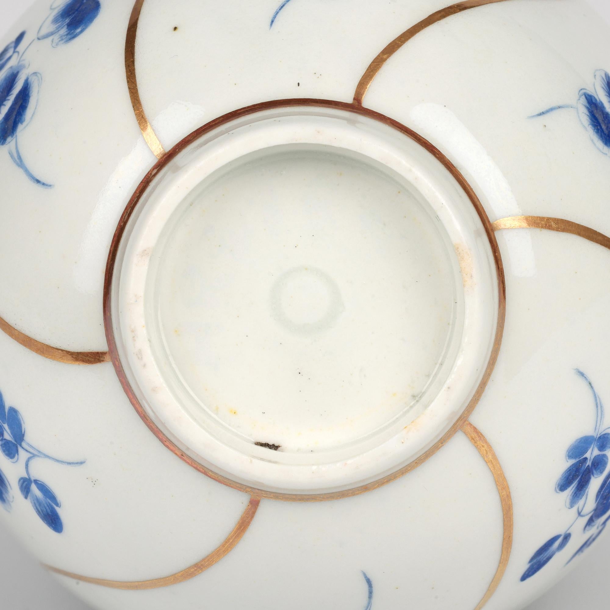 Worcester Antique Dry Blue Floral Pattern Teabowl and Saucer For Sale 7