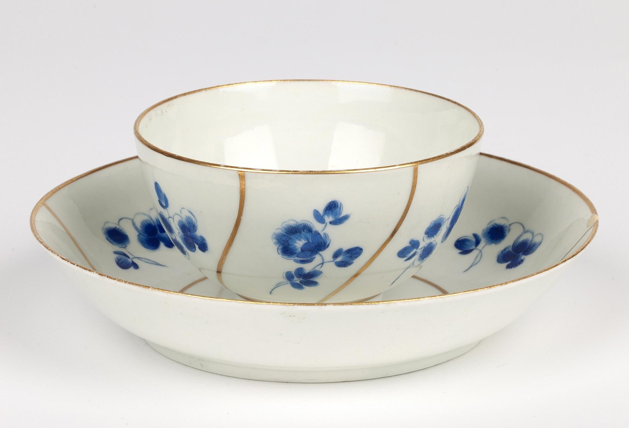 Late 18th Century Worcester Antique Dry Blue Floral Pattern Teabowl and Saucer For Sale