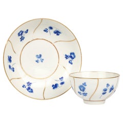 Tetera y Platillo Antiguos Worcester con Dibujo Floral Azul Seco