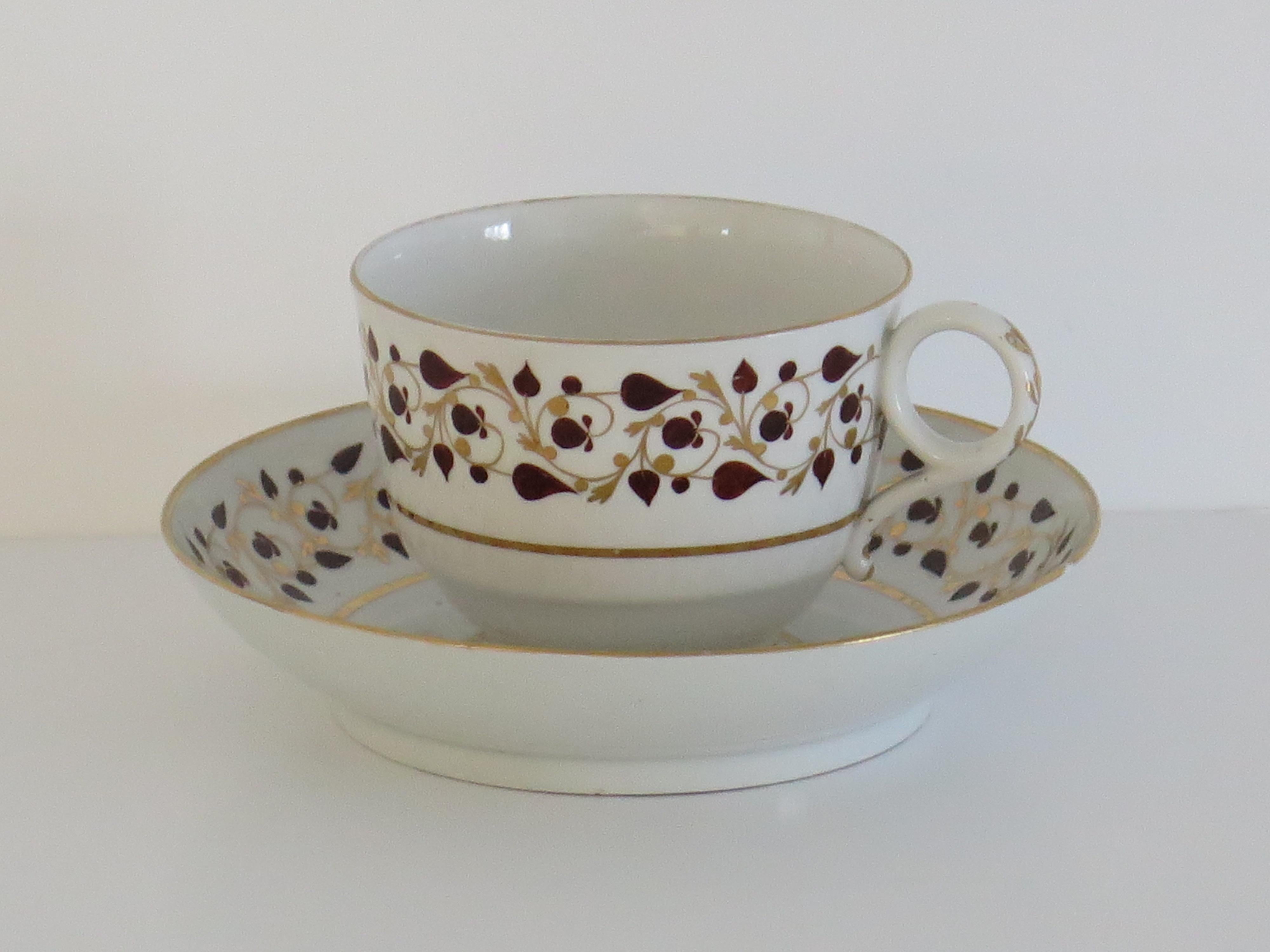 This is a a good early tea cup and saucer duo, hand decorated with a leaf and gilt intertwining pattern by Worcester during the  Barr / Barr, Flight and Barr period, fully marked to the bases and dating to circa 1805-1813.

The tea cup is well