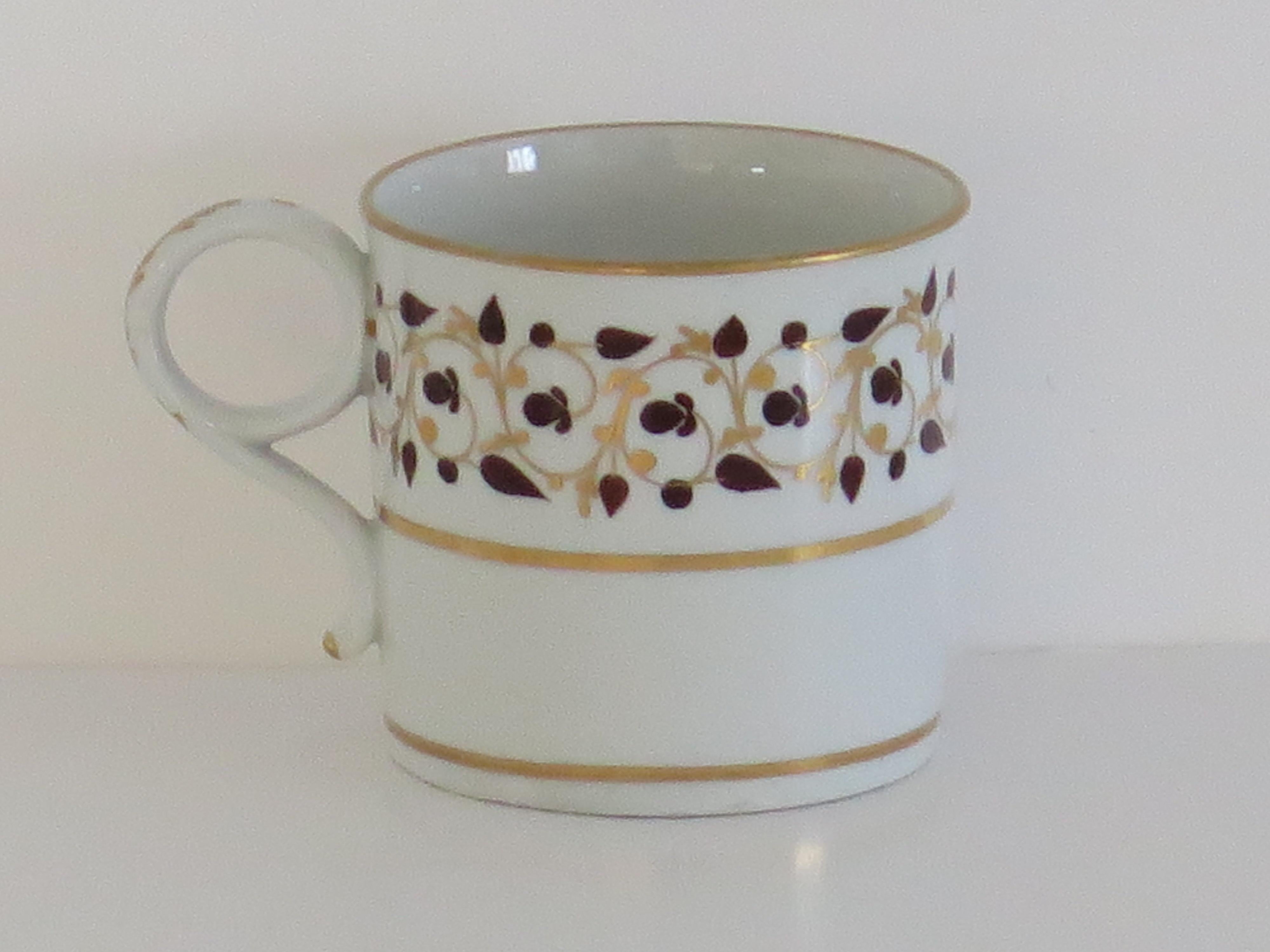 Peint à la main Boîte à café en porcelaine de la période Worcester Barr, motif de vigne, vers 1807 en vente