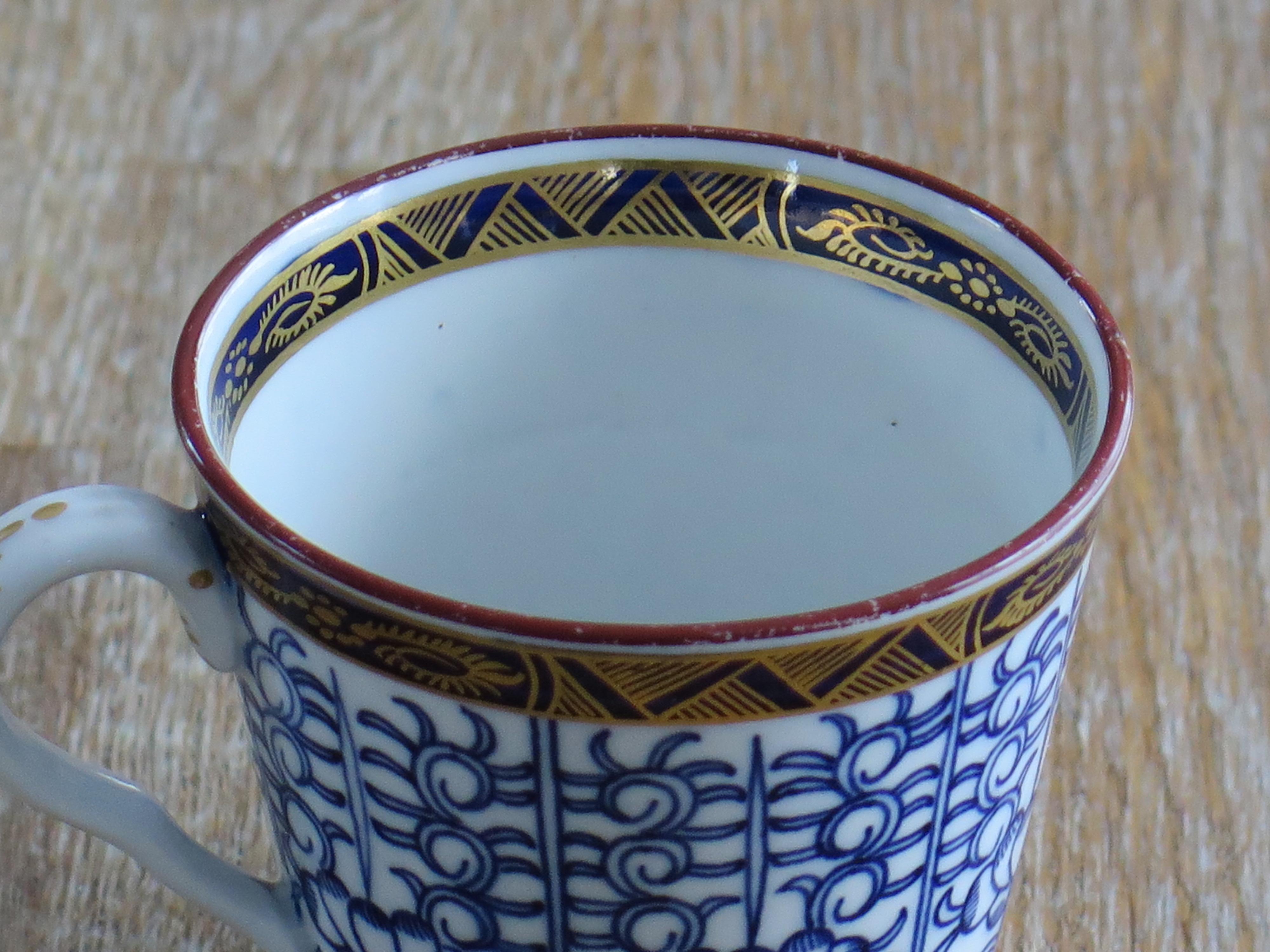 Worcester Barr Periode Porzellan Kaffeetasse in Royal Lily Muster, um 1800 (George III.) im Angebot