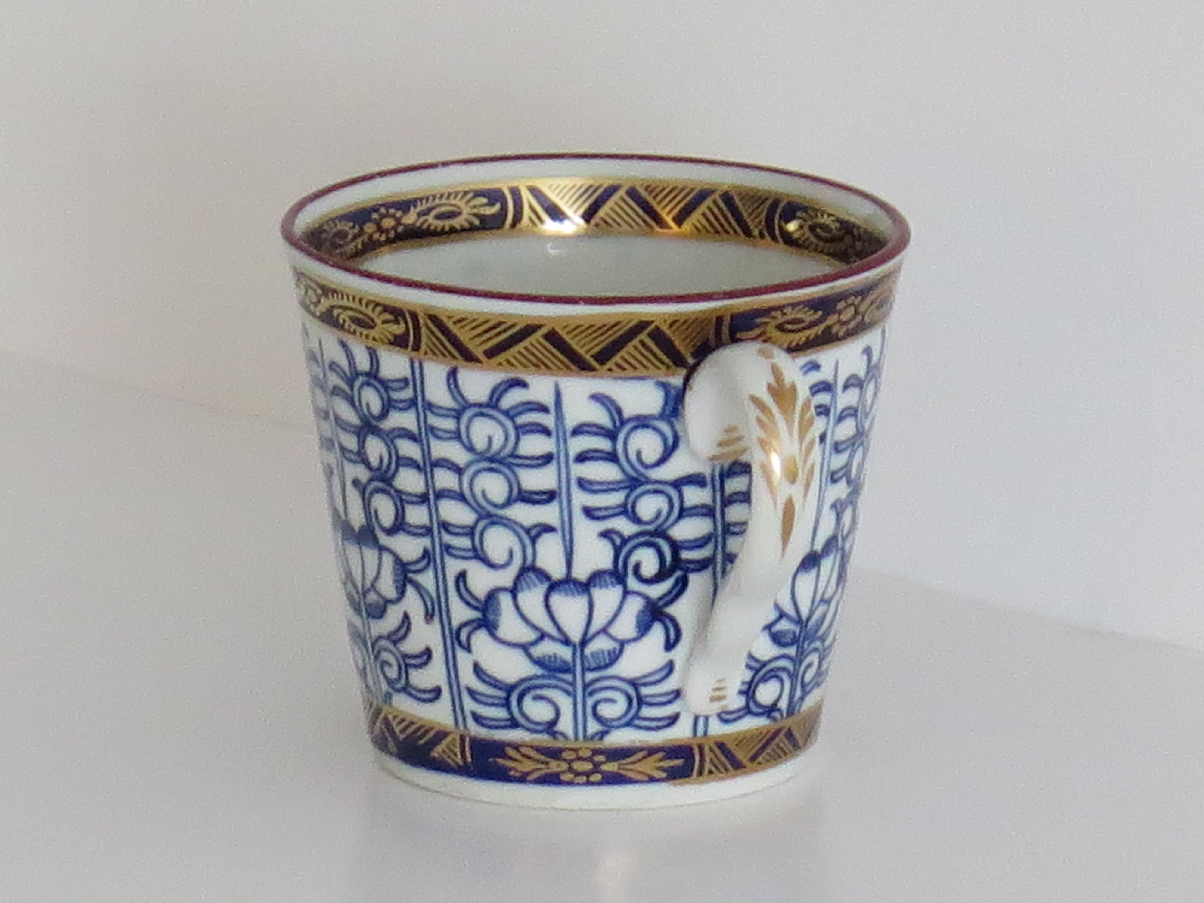 Worcester Barr Periode Porzellan Kaffeetasse in Royal Lily Muster, um 1800 (Handbemalt) im Angebot