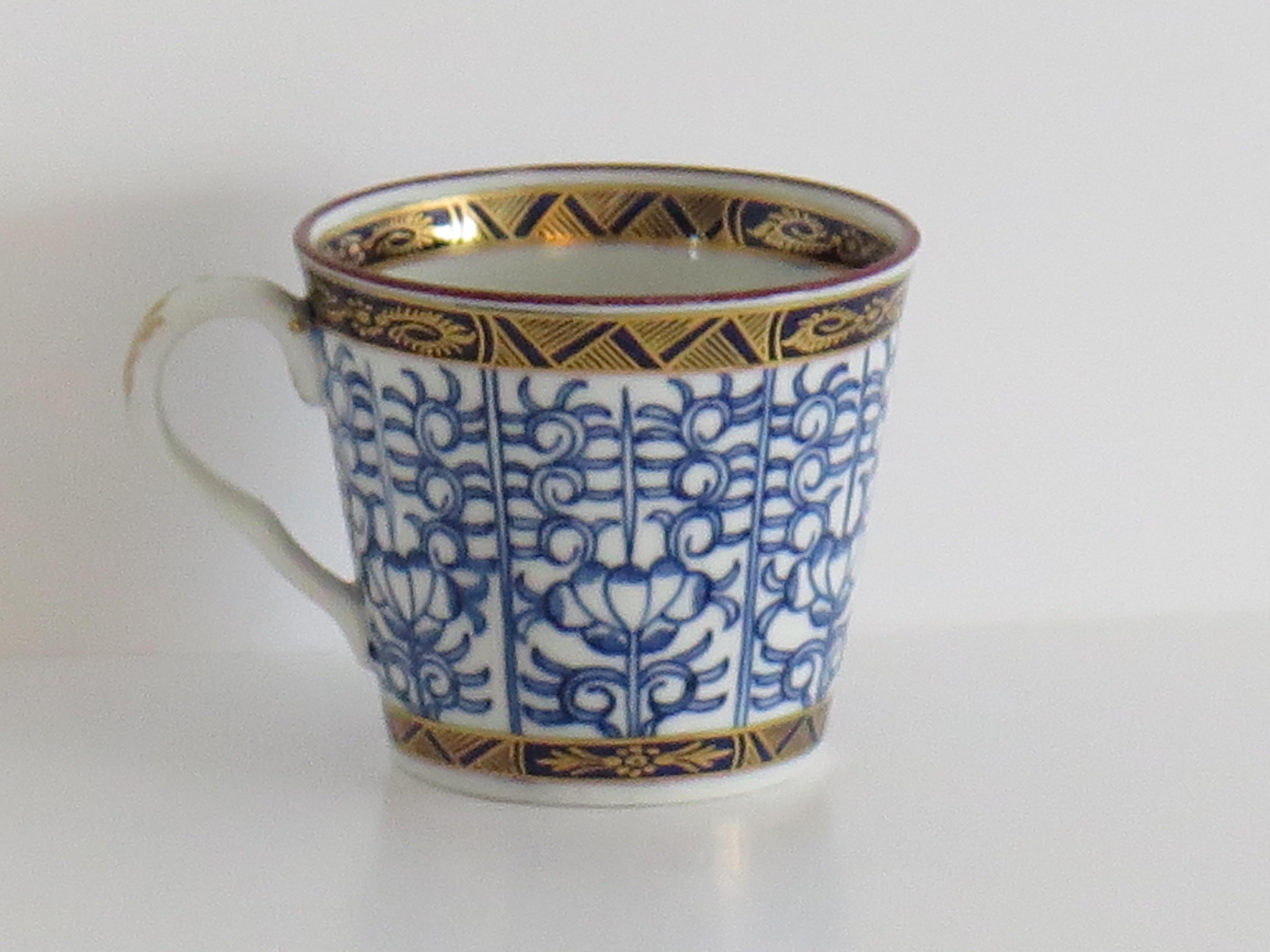 Worcester Barr Periode Porzellan Kaffeetasse in Royal Lily Muster, um 1800 im Zustand „Gut“ im Angebot in Lincoln, Lincolnshire