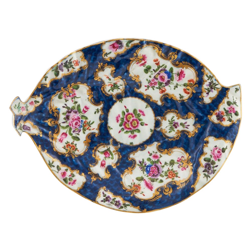 Worcester-Schale mit blauen Blättern, um 1775 im Angebot