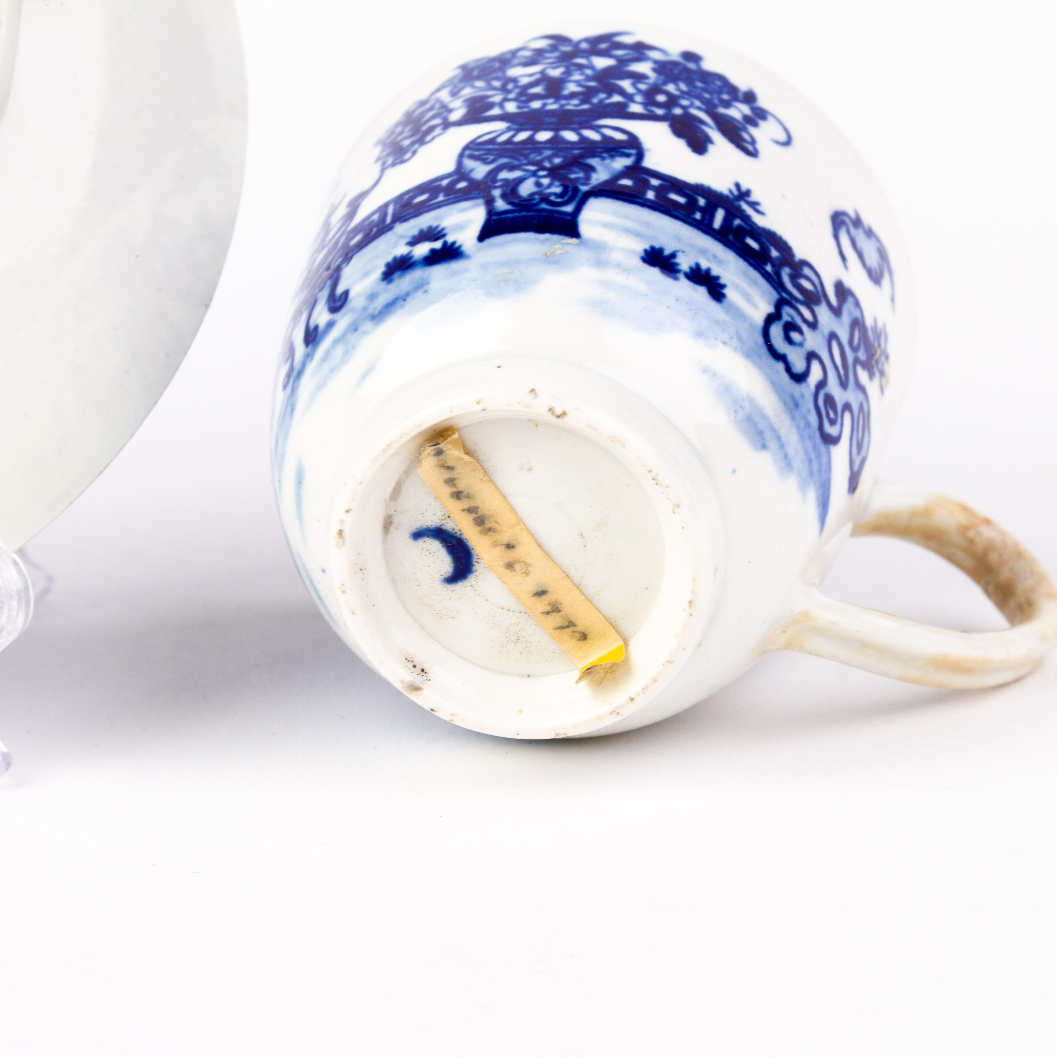 Worcester Blue & White Porcelain Tea Cup & Saucer 18th Century  For Sale 4