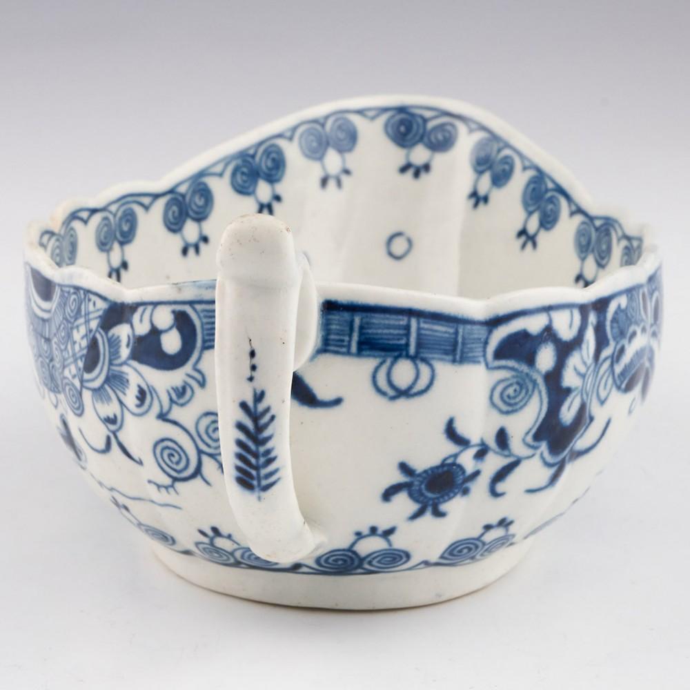 Worcester Doughnut Tree Pattern Sauce Boat, circa 1777 In Good Condition In Forest Row, East Sussex