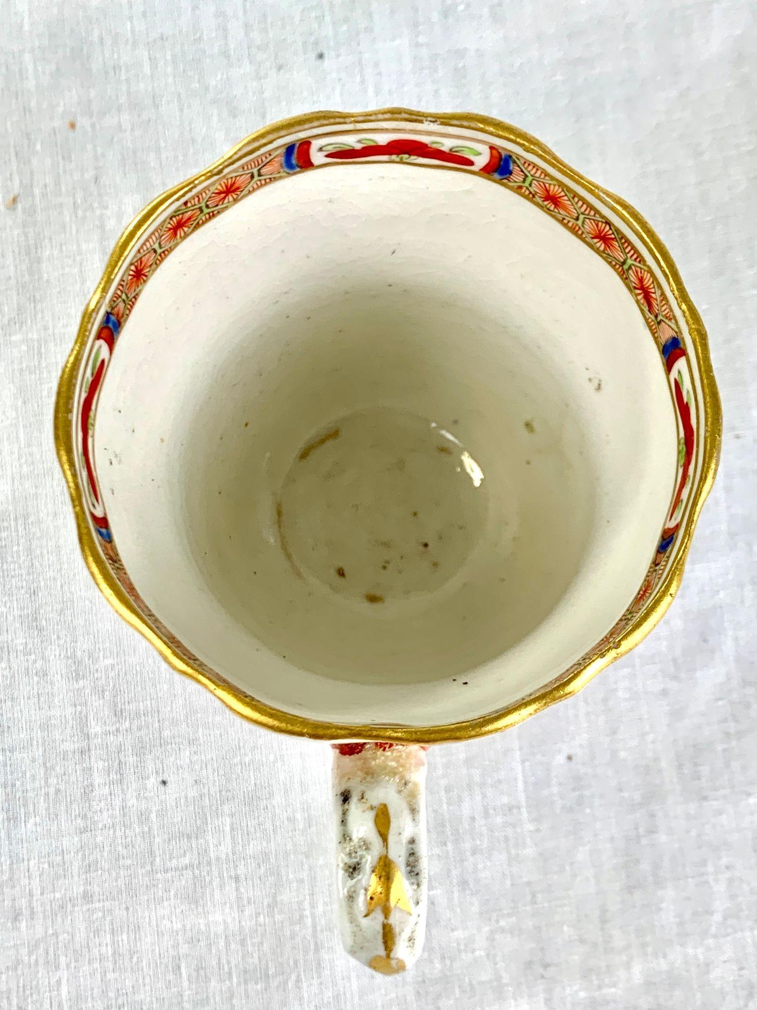 Draghi di Worcester in un gruppo di scomparti, un piattino e quattro tazze Inghilterra C-1800-1820 in vendita 7