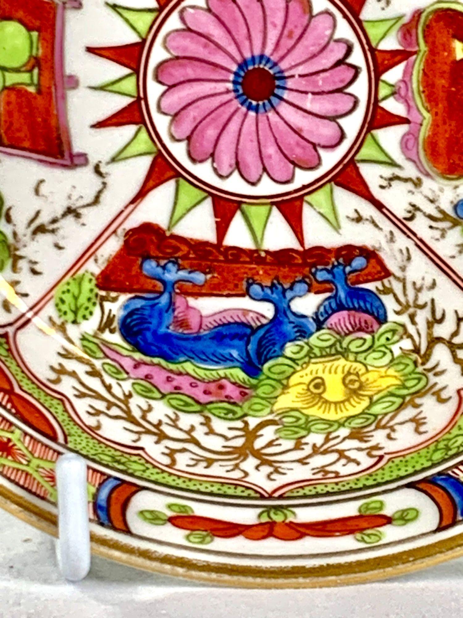 Dipinto a mano Draghi di Worcester in un gruppo di scomparti, un piattino e quattro tazze Inghilterra C-1800-1820 in vendita