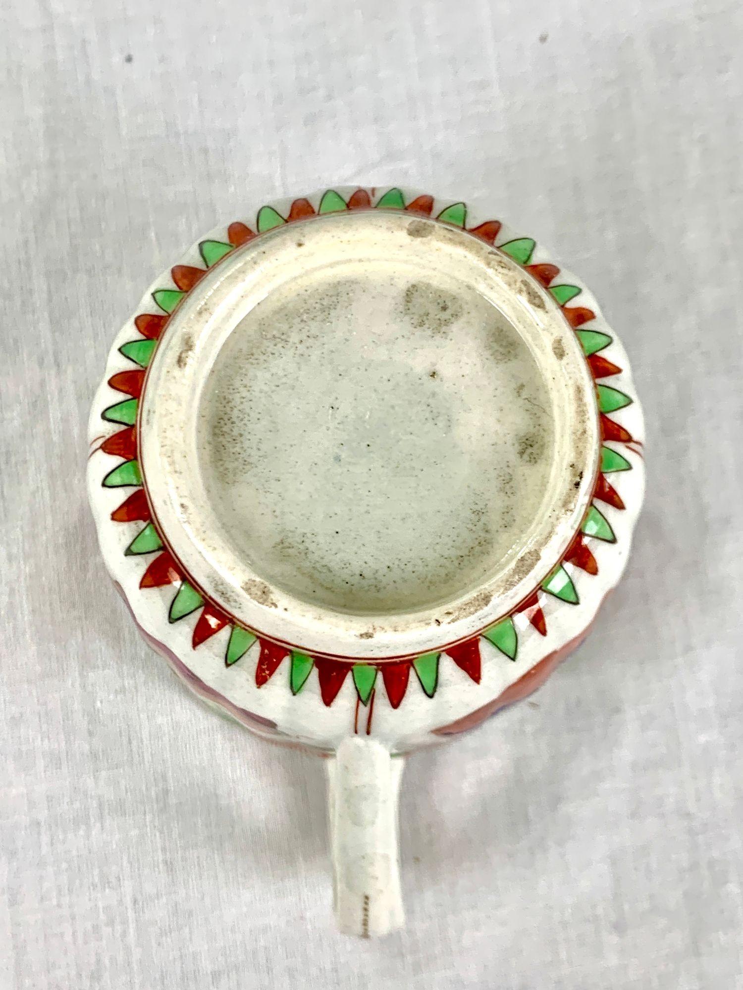 Draghi di Worcester in un gruppo di scomparti, un piattino e quattro tazze Inghilterra C-1800-1820 in vendita 1