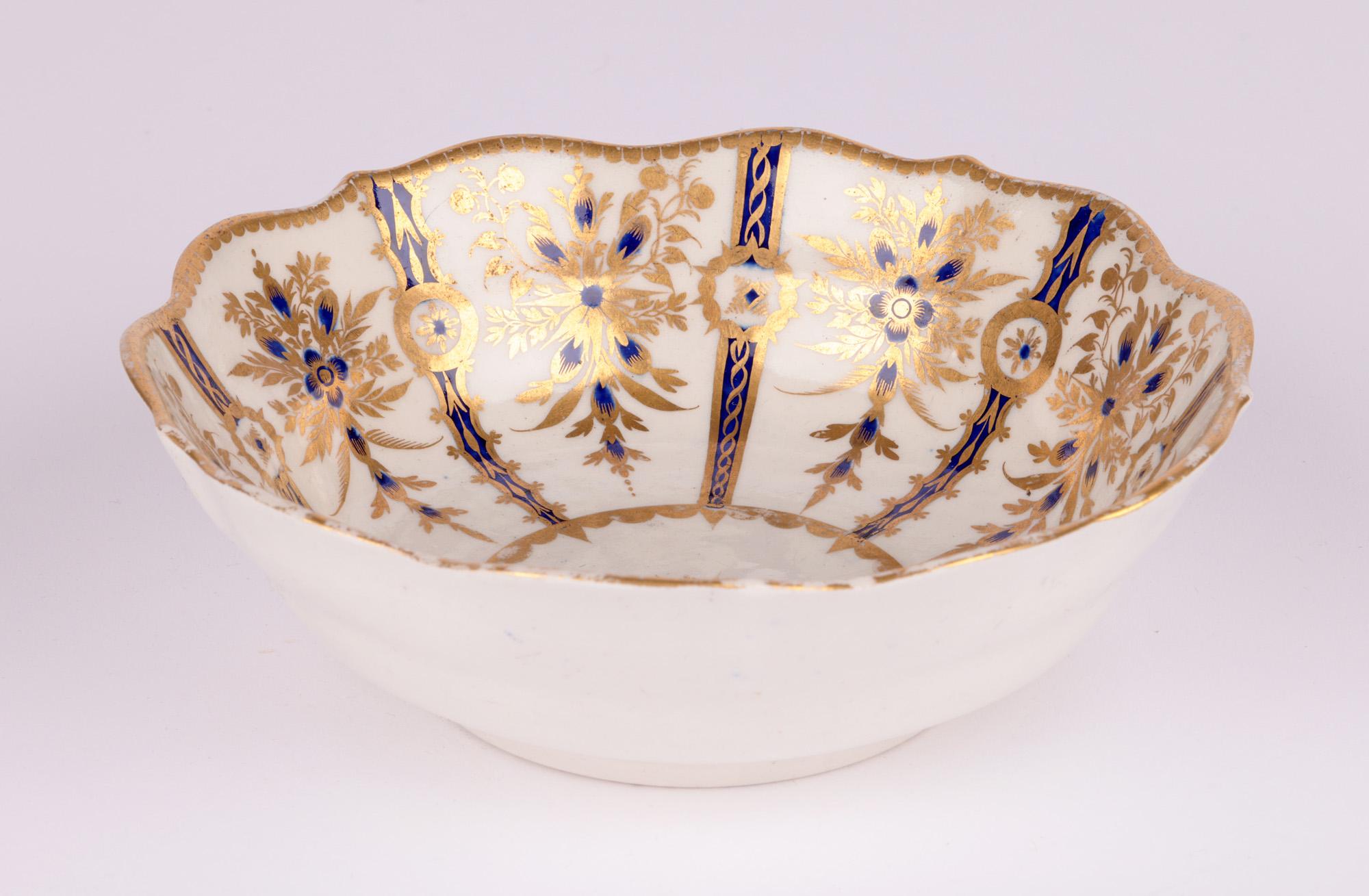 Worcester First Period Gilded Pattern Early Porcelain Bowl In Good Condition For Sale In Bishop's Stortford, Hertfordshire