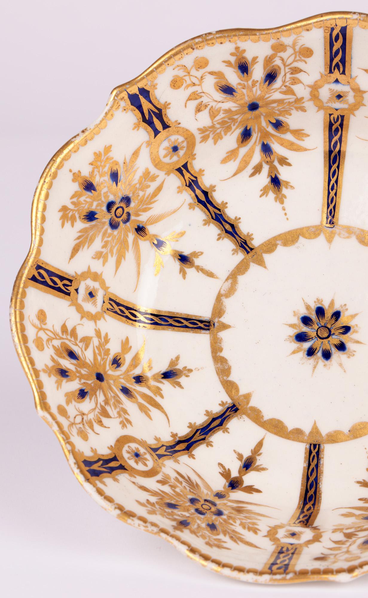 Worcester Frühe Porzellanschale mit vergoldetem Muster aus der ersten Zeit  (18. Jahrhundert und früher) im Angebot