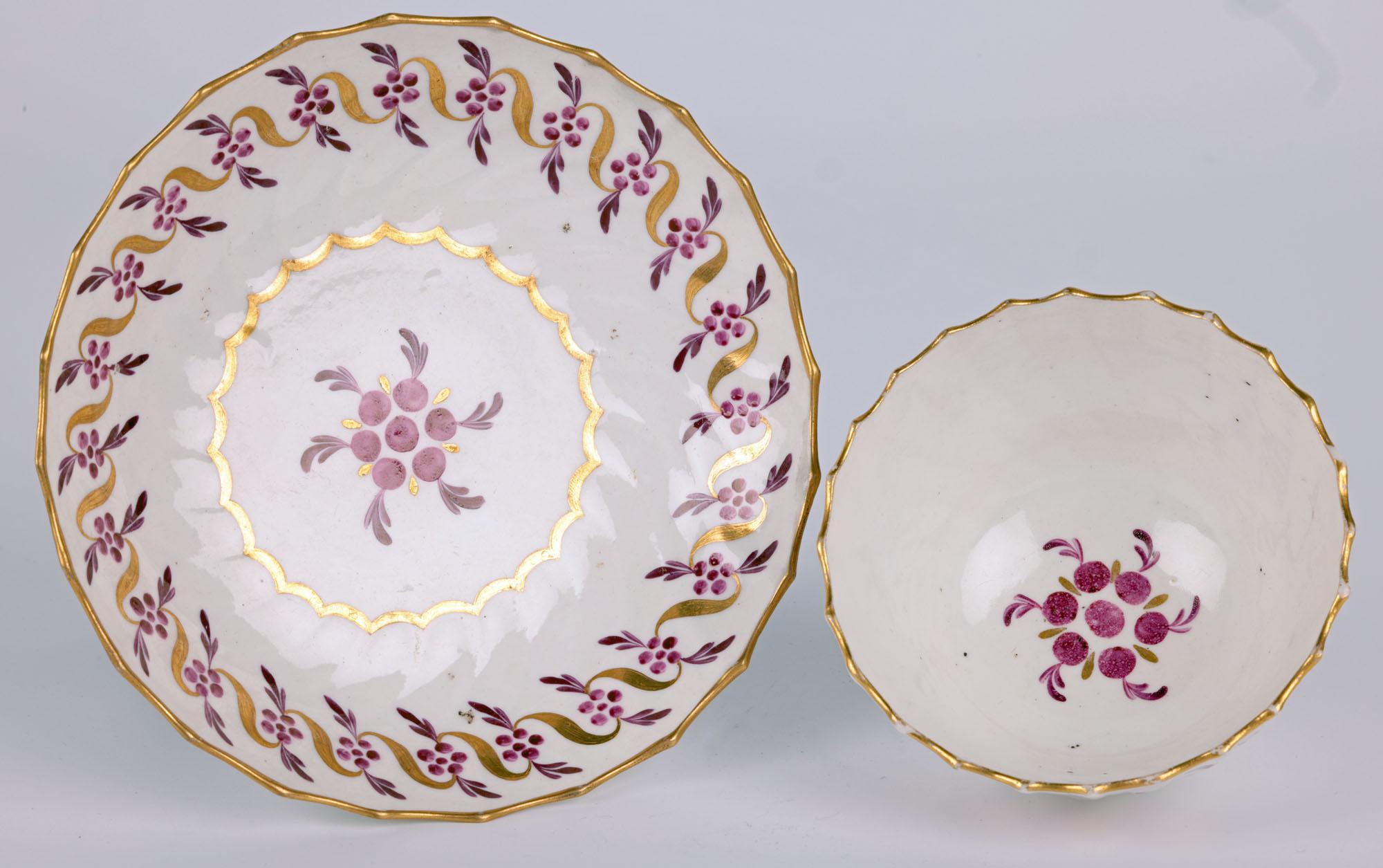 Worcester Flight Seltene frühe Porzellan Teeschale und Untertasse (Frühes 18. Jahrhundert) im Angebot