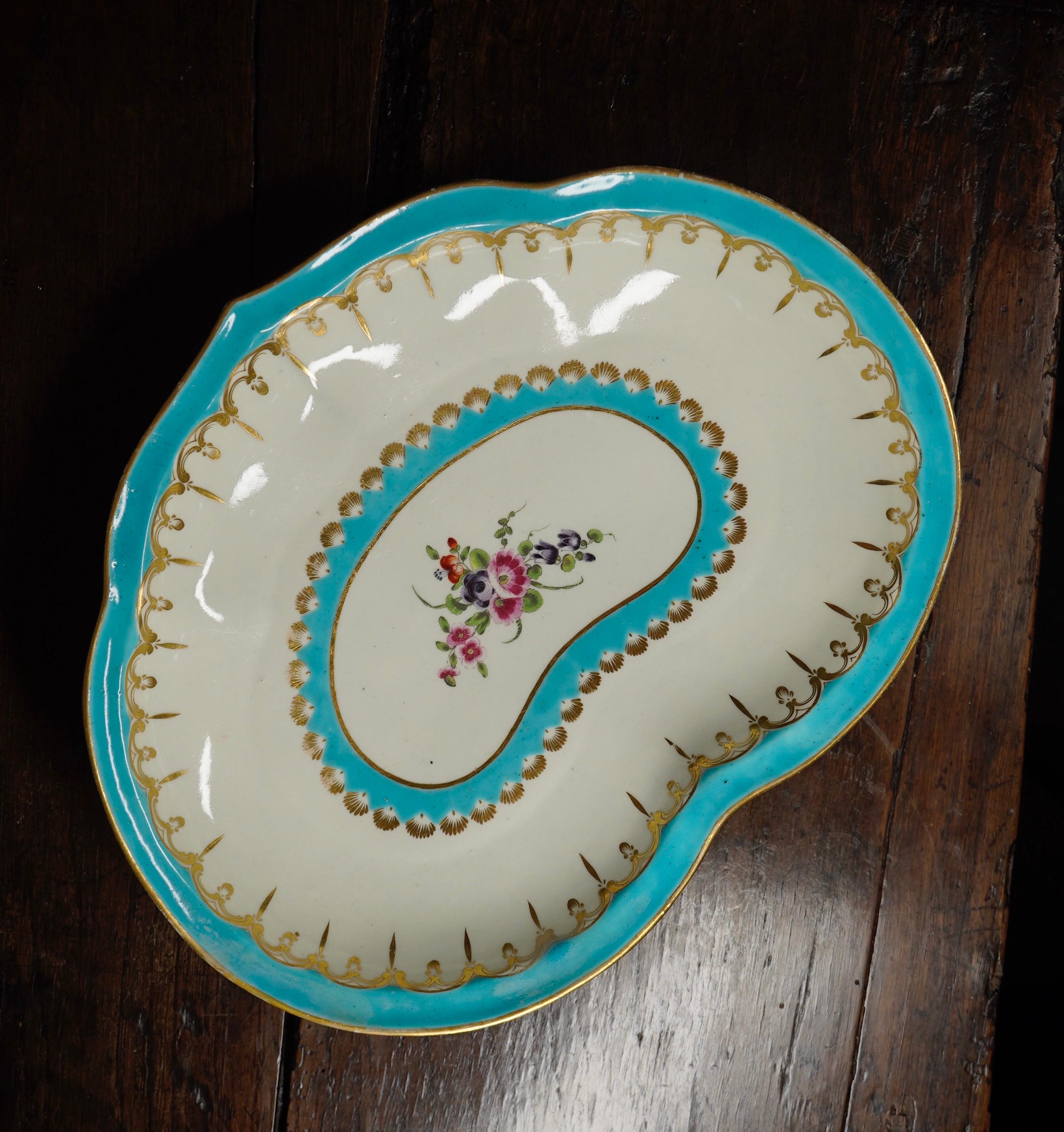 Worcester Heart-Shape Serving Dish, Turquoise and Gilt with Flowers, circa 1770 For Sale 5