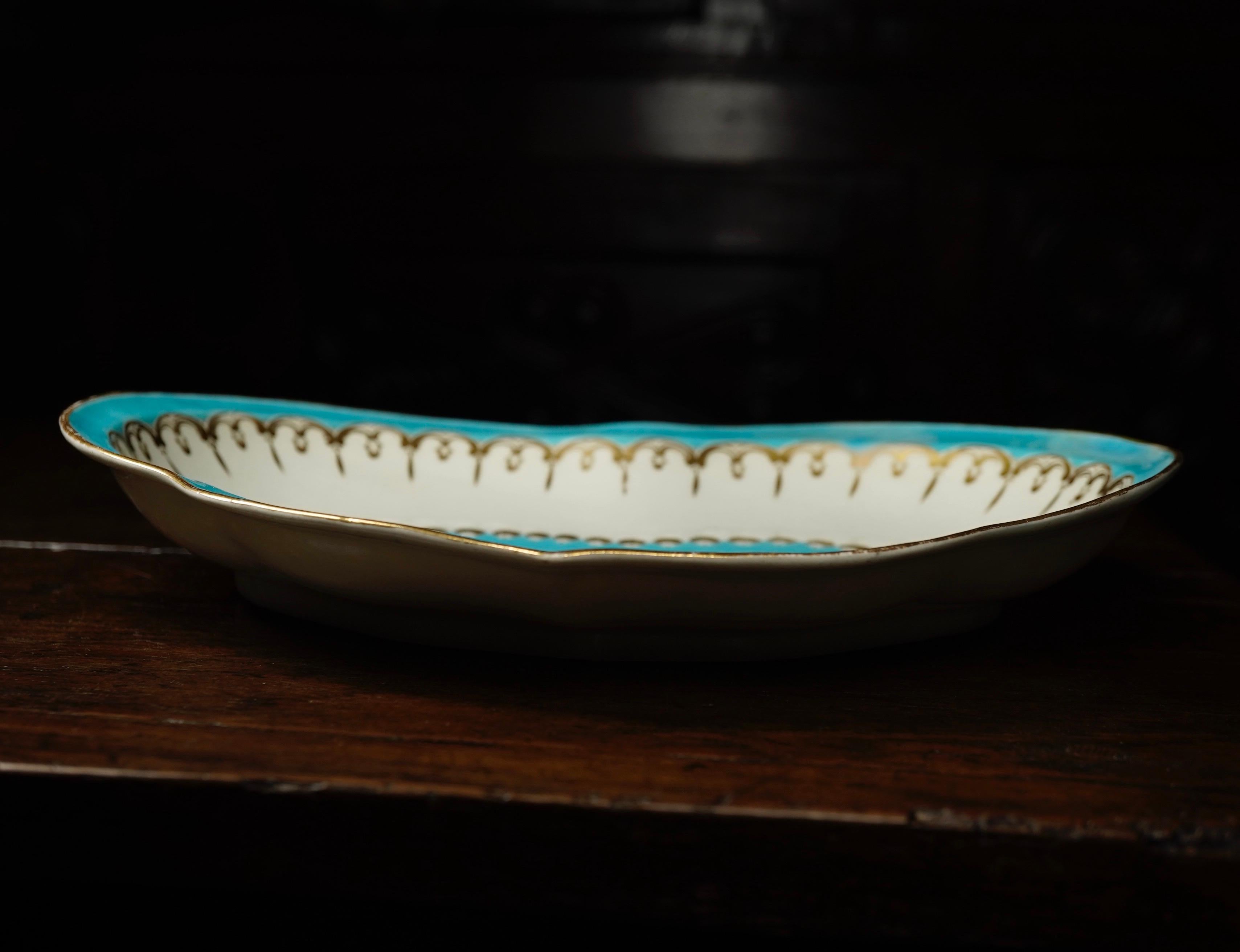 Georgian Worcester Heart-Shape Serving Dish, Turquoise and Gilt with Flowers, circa 1770 For Sale