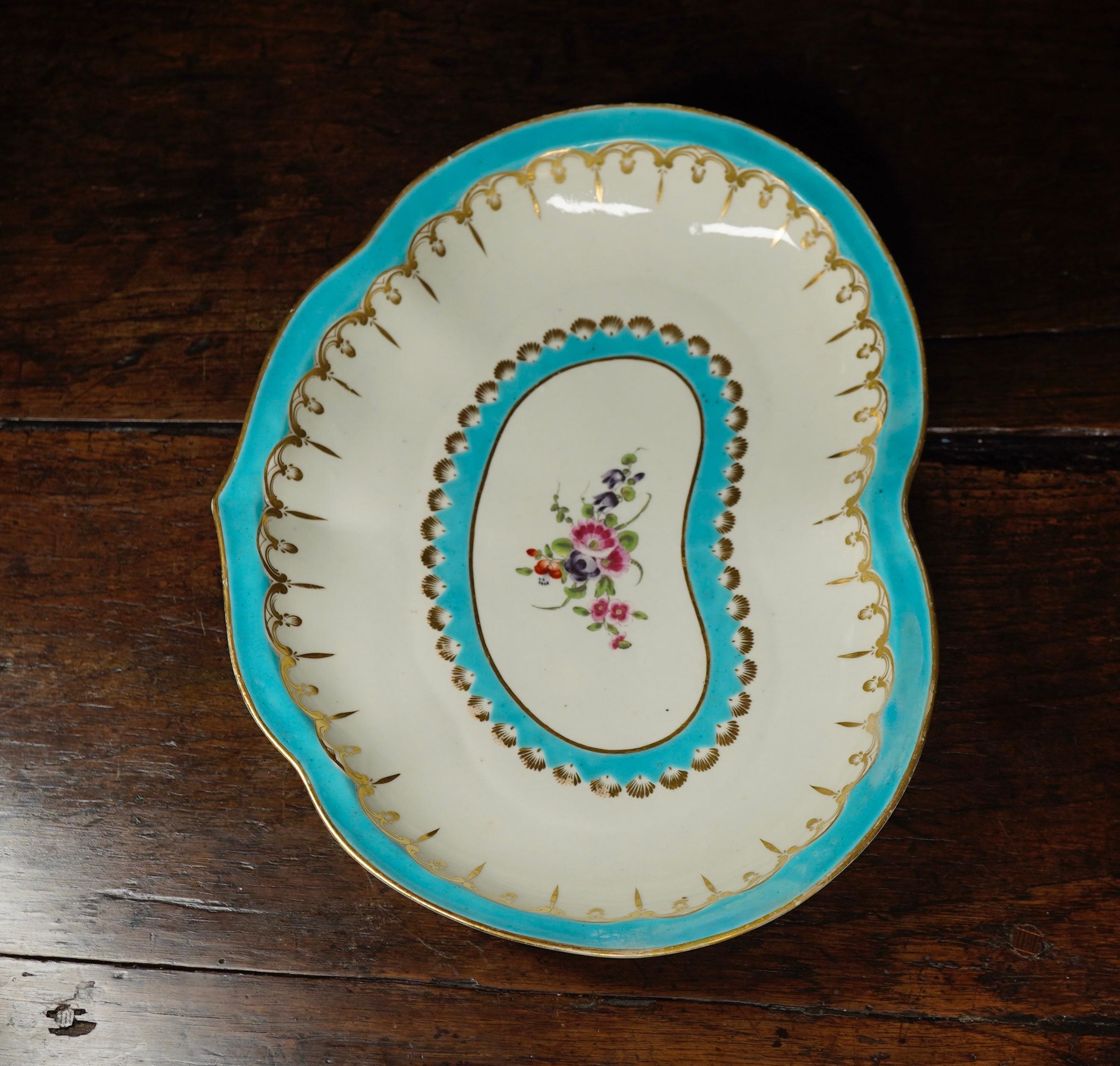 Worcester Heart-Shape Serving Dish, Turquoise and Gilt with Flowers, circa 1770 In Good Condition For Sale In Geelong, Victoria
