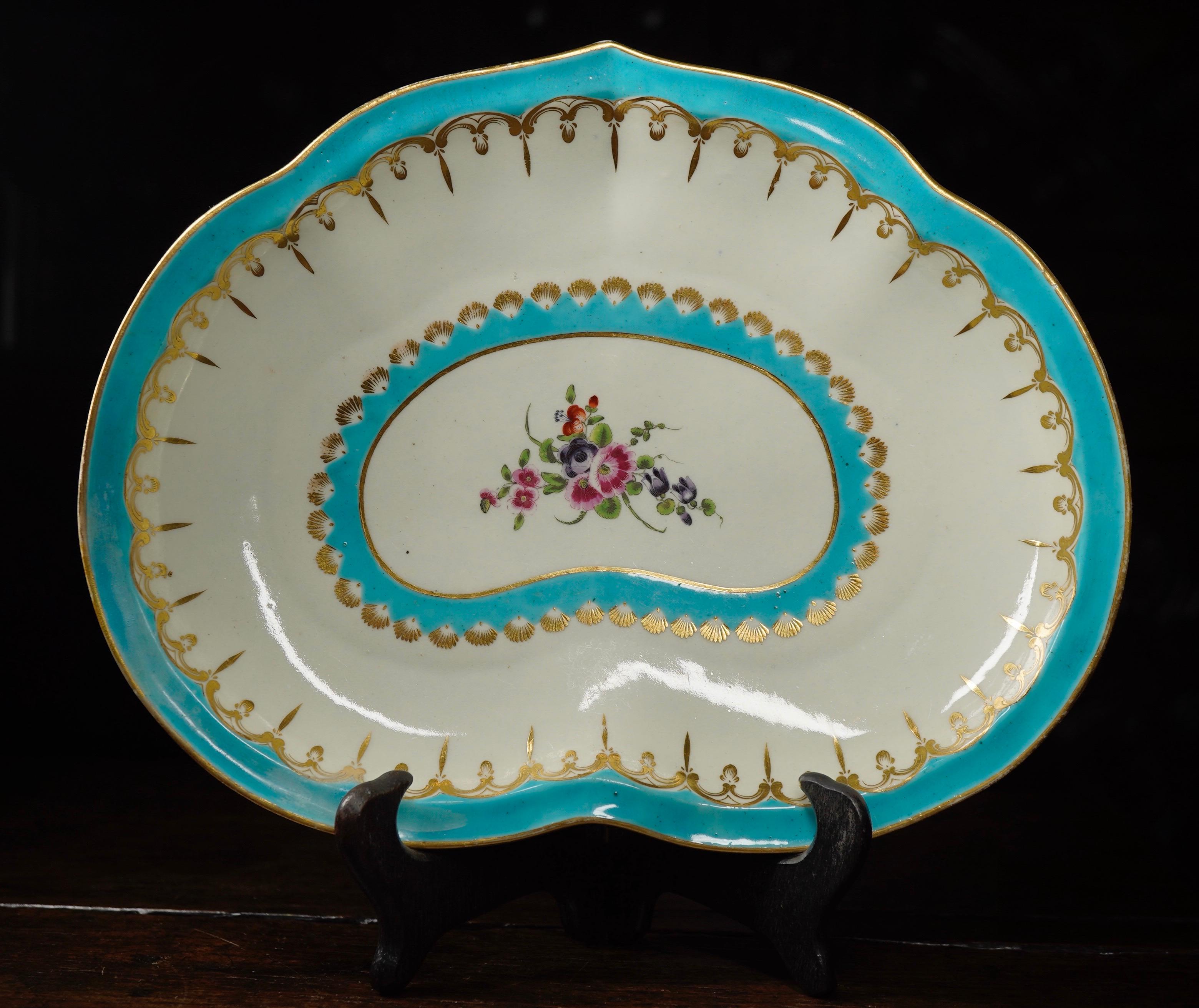 Late 18th Century Worcester Heart-Shape Serving Dish, Turquoise and Gilt with Flowers, circa 1770 For Sale