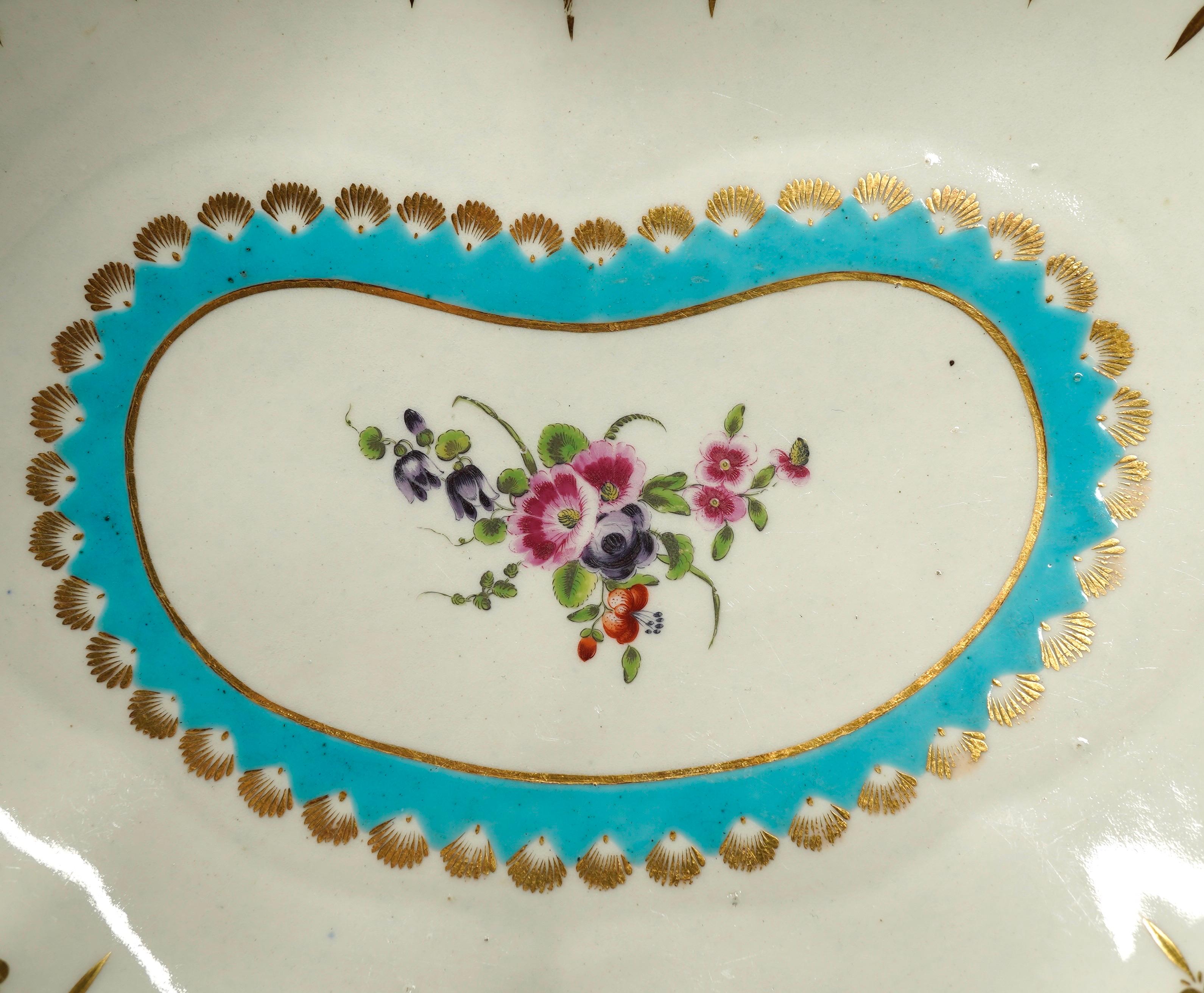 Worcester Heart-Shape Serving Dish, Turquoise and Gilt with Flowers, circa 1770 For Sale 1