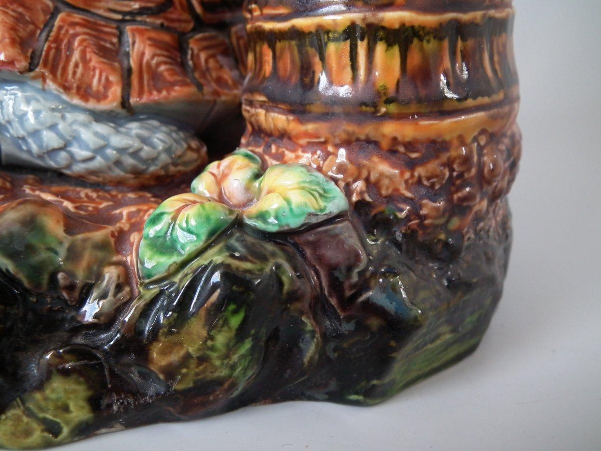 Worcester Majolica Frog, Monkey and Tortoise Vase In Good Condition For Sale In Chelmsford, Essex