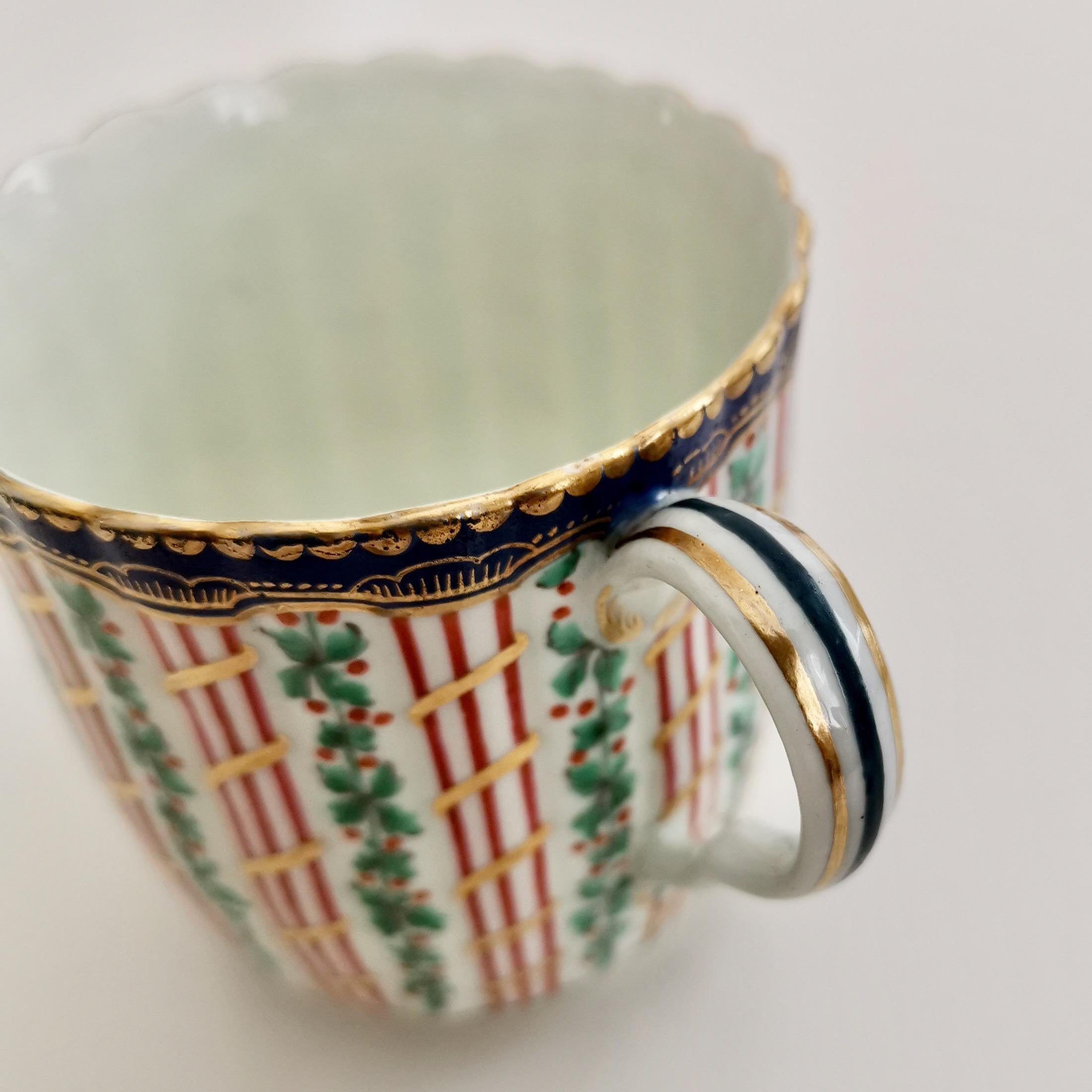 Worcester Orphaned Porcelain Coffee Cup, Hop and Trellis, Georgian, circa 1775 1