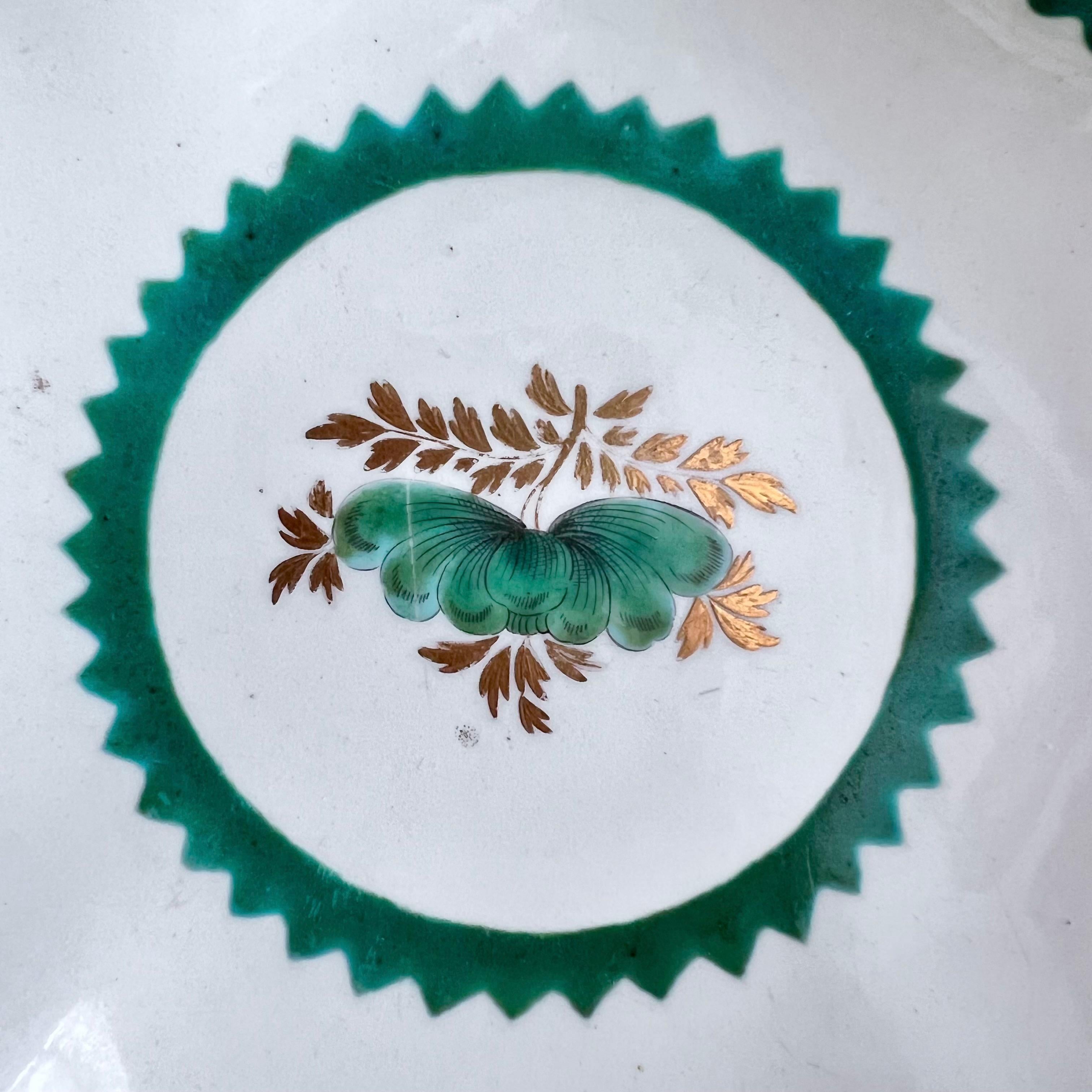 Hand-Painted Worcester Pair of Shell Dishes, French Green Stencil Pattern, ca 1770 For Sale