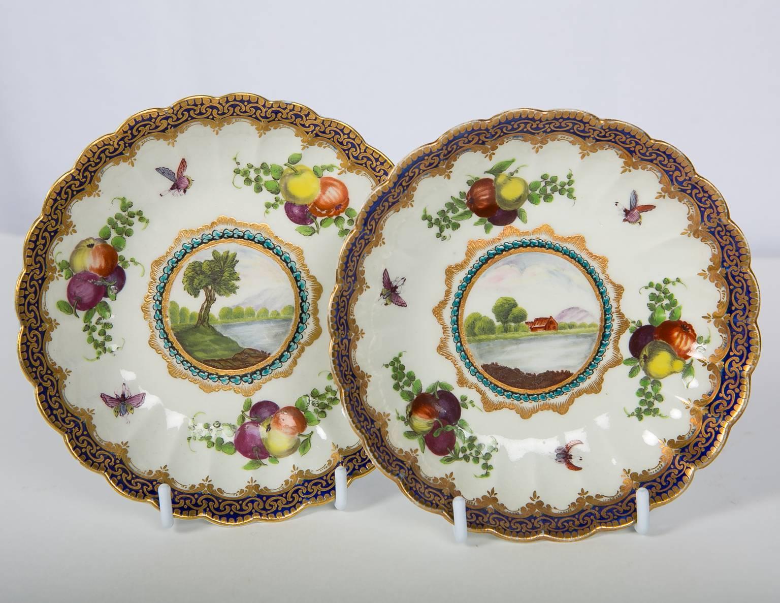 Pair First Period Worcester Porcelain Cups and Saucers England Circa 1772 In Excellent Condition For Sale In Katonah, NY