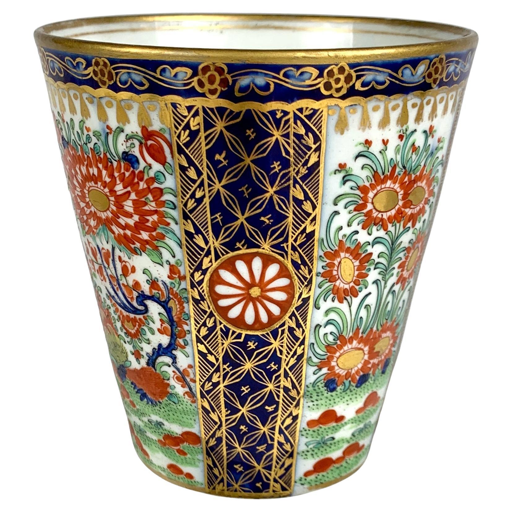 This is a gem!
This hand painted Chamberlains Worcester beaker is decorated in the 