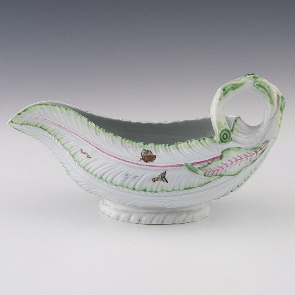 George II Worcester Porcelain Cos Moulded Sauce Boat c1757 en vente