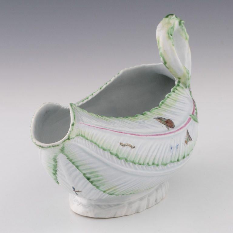 Britannique Worcester Porcelain Cos Moulded Sauce Boat c1757 en vente