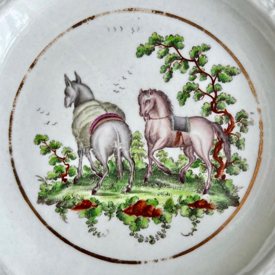 Anglais Assiette profonde en porcelaine de Worcester, cheval de fable et âne d'Esope, vers 1780 en vente