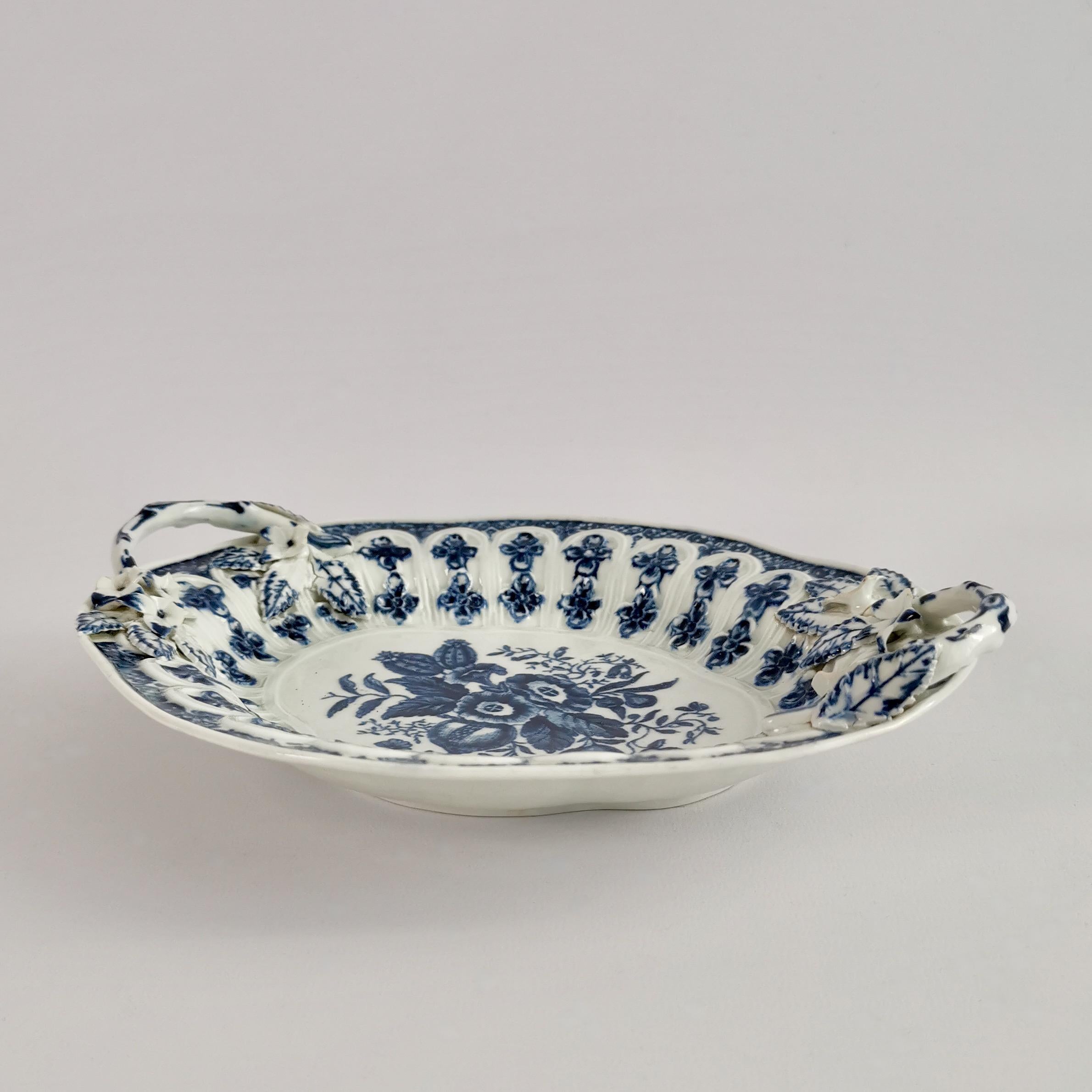 Worcester Porcelain Dish, Blue on White Pine Cone Pattern, circa 1770 1